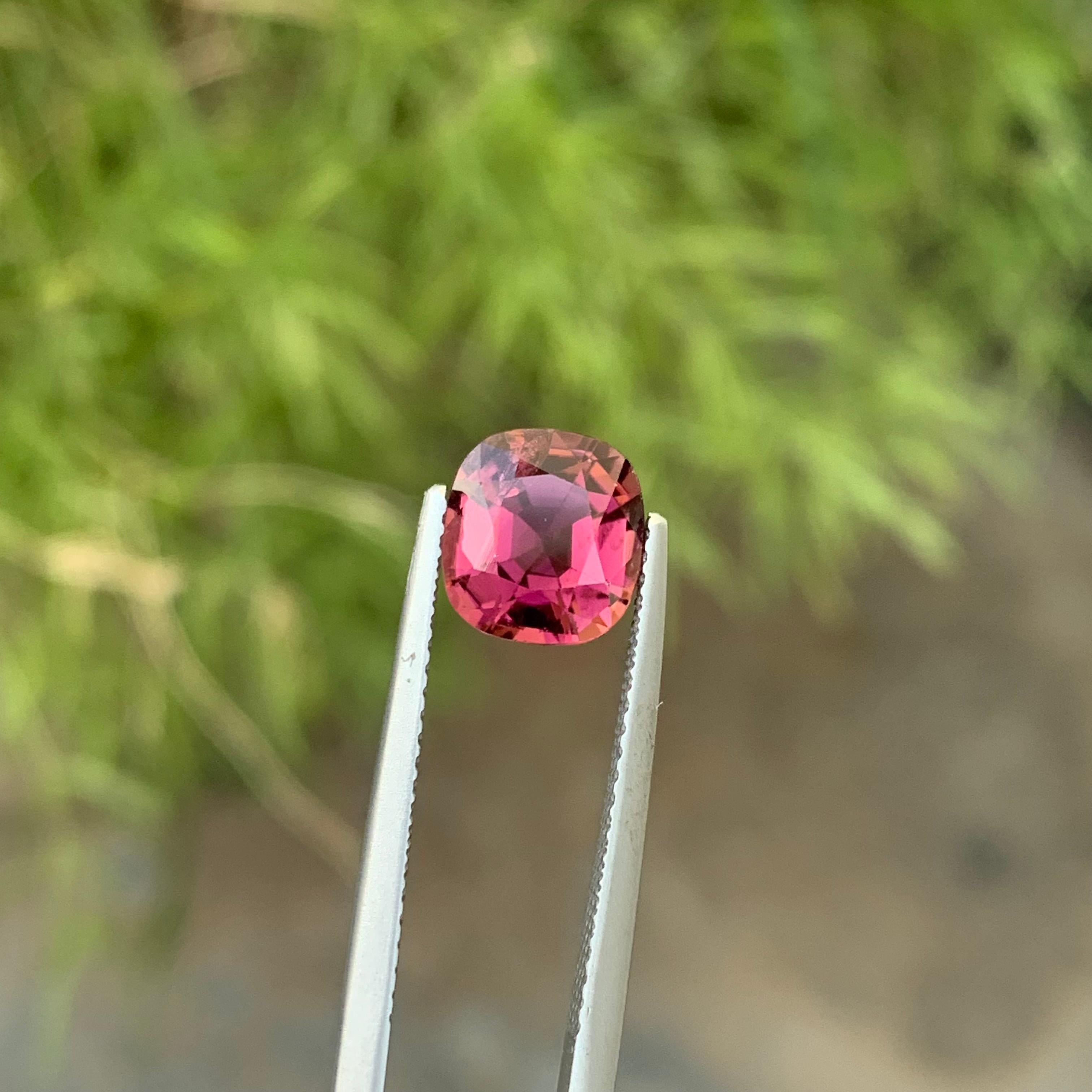 Si Clarity 1.80 Carat Natural Loose Pink Tourmaline with Cushion Shape Gemstone For Sale 3