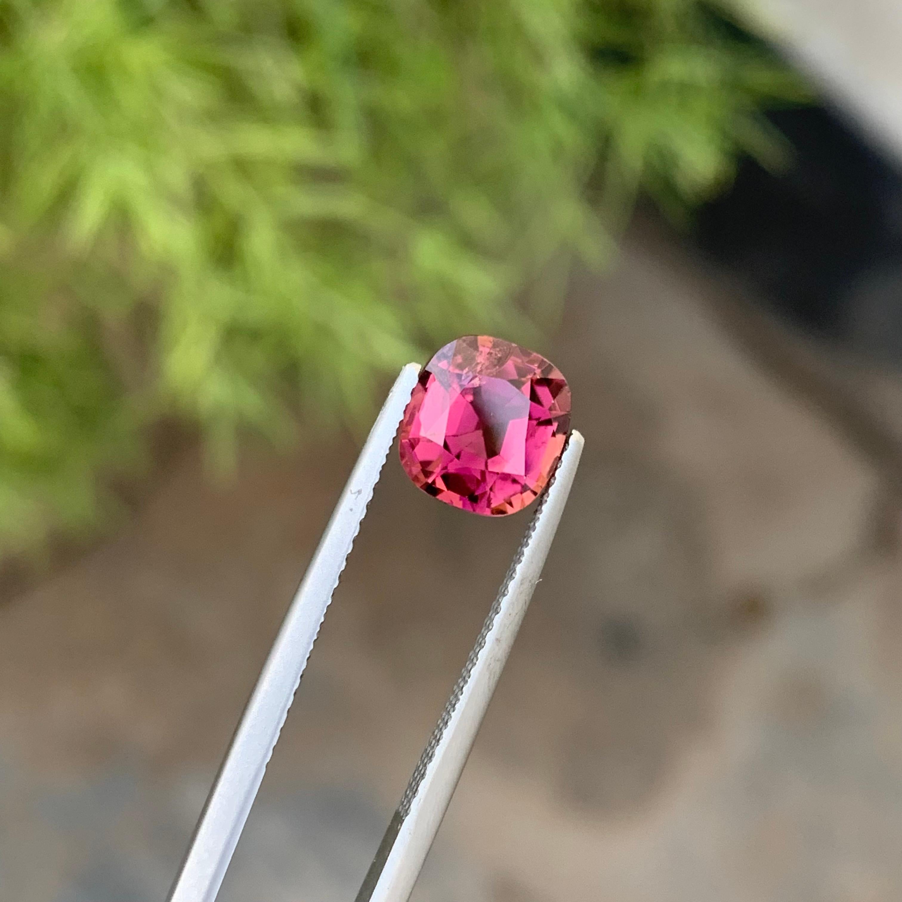 Si Clarity 1.80 Carat Natural Loose Pink Tourmaline with Cushion Shape Gemstone For Sale 5