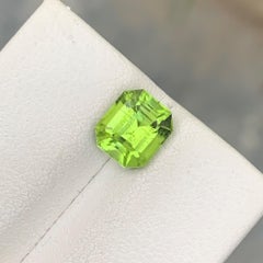 SI Clarity 2.15 Carat Natural Emerald Cut Green Peridot Gemstone Pakistan Mine