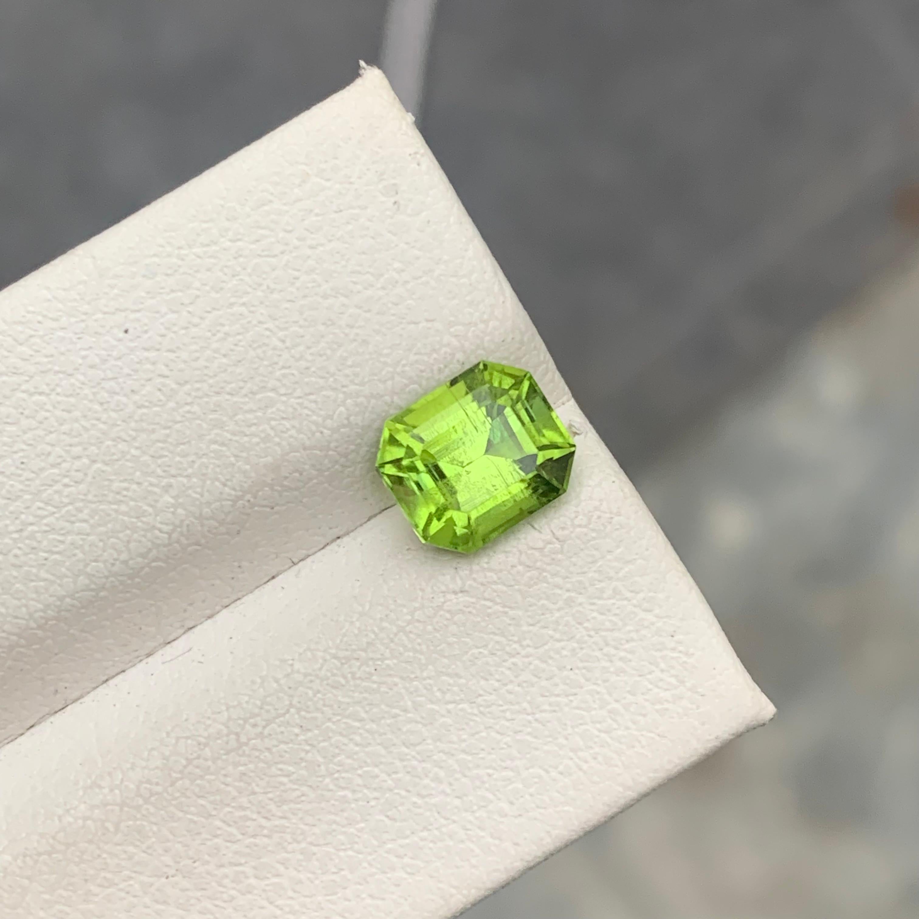 Women's or Men's SI Clarity 2.15 Carat Natural Emerald Cut Green Peridot Gemstone Pakistan Mine For Sale