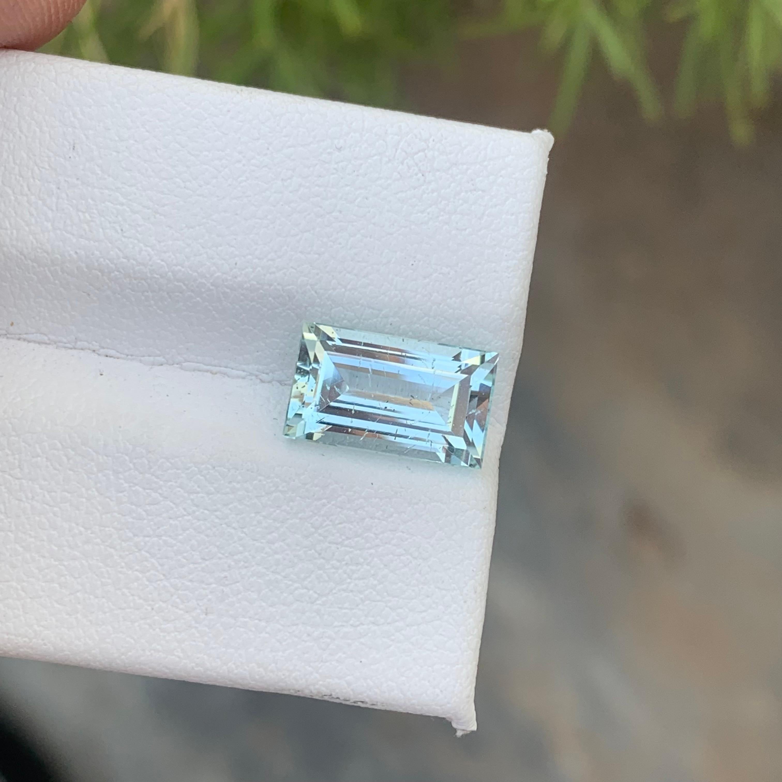 SI Clarity 3 Carat Natural Loose Aquamarine Baguette Shape from Shigar Valley In New Condition For Sale In Peshawar, PK