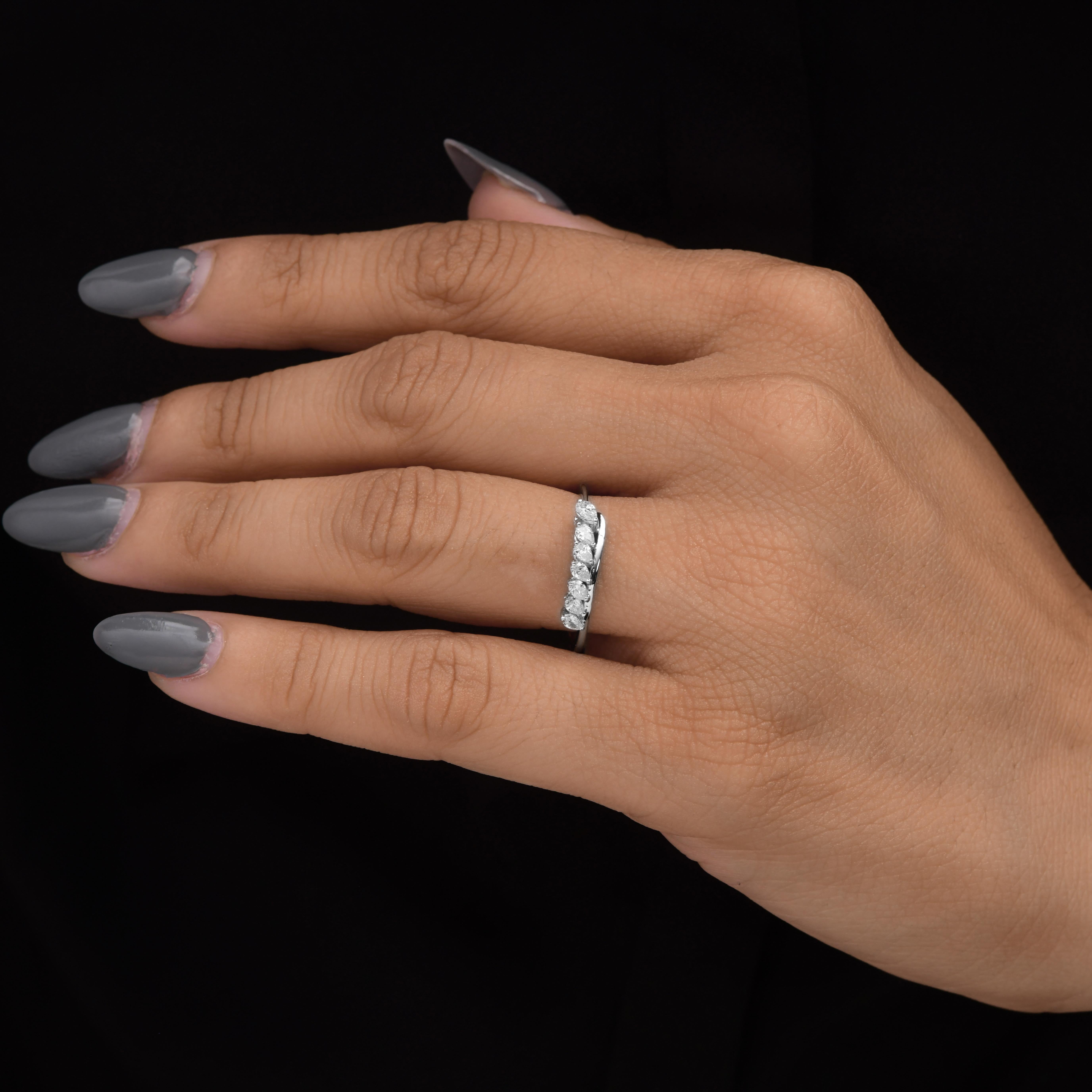 En vente :  SI Clarity and HI Color Dainty Pear Diamond Stackable Ring 14k White Gold (bague empilable en or blanc) 10