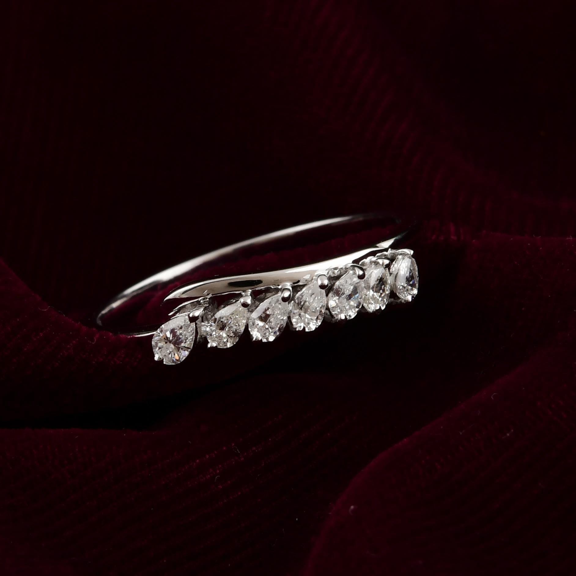 En venta: SI Claridad y HI Color Anillo Apilable de Diamantes Pera 18k Oro Blanco  6