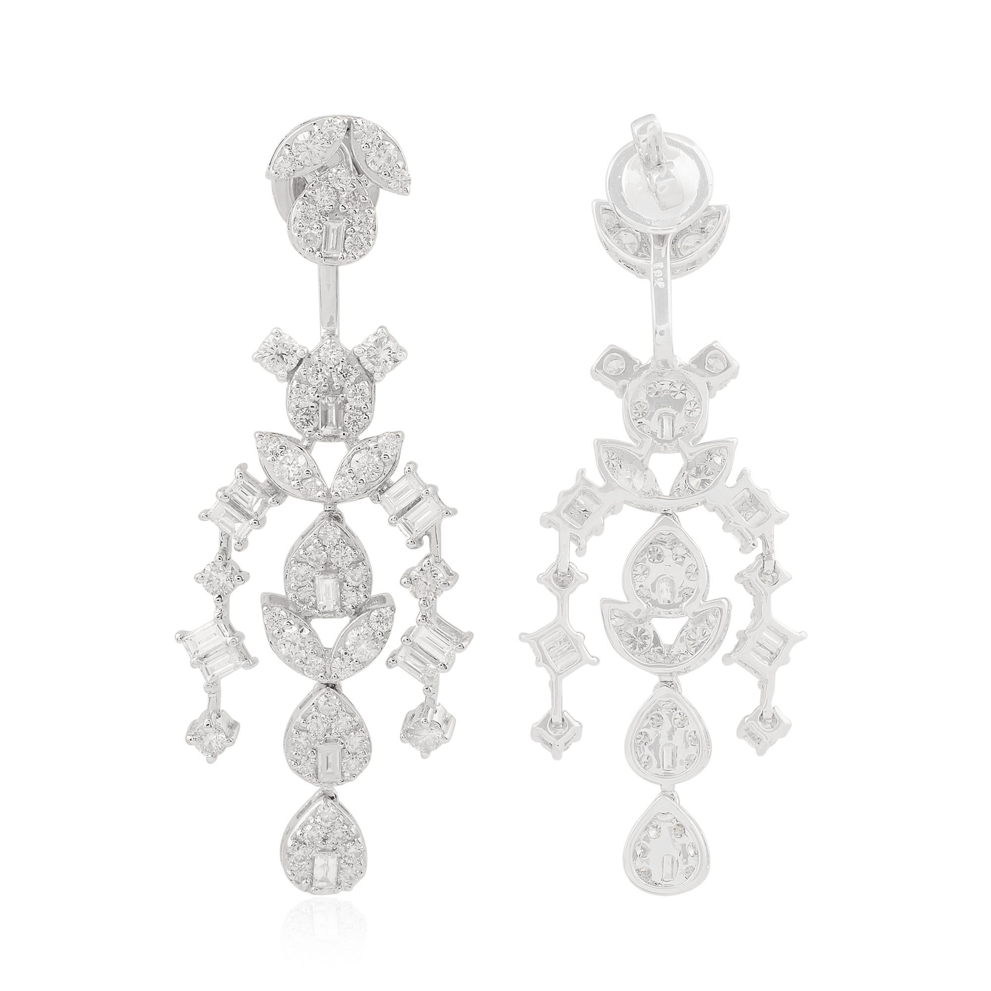 Artikel-Code :- SEE-1262
Bruttogewicht :- 11.57 gm
14k Weißgold Gewicht :- 10,78 gm
Diamant Gewicht :- 3,95 Karat  ( DURCHSCHNITTLICHE DIAMANT-REINHEIT SI1-SI2 & FARBE H-I )
Ohrringe Größe :- ca. 53x20 mm.
✦