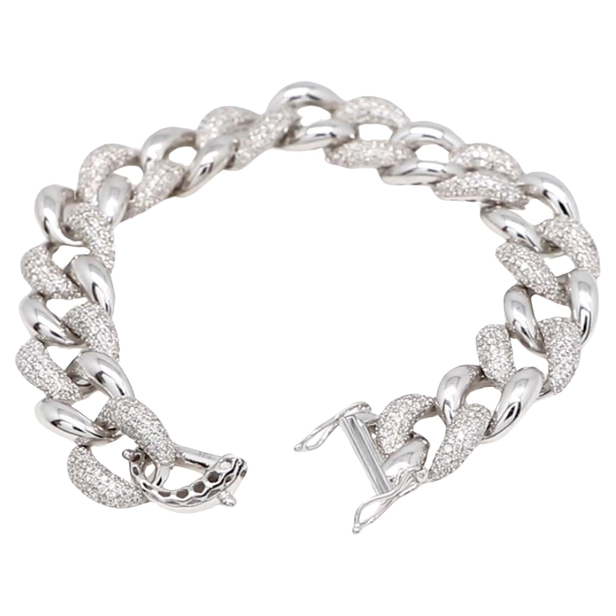 Indulge in the timeless elegance of this exquisite SI clarity, HI color diamond link chain bracelet crafted in 14 karat white gold. Each link of this stunning bracelet is meticulously crafted to showcase the brilliance and sparkle of high-quality