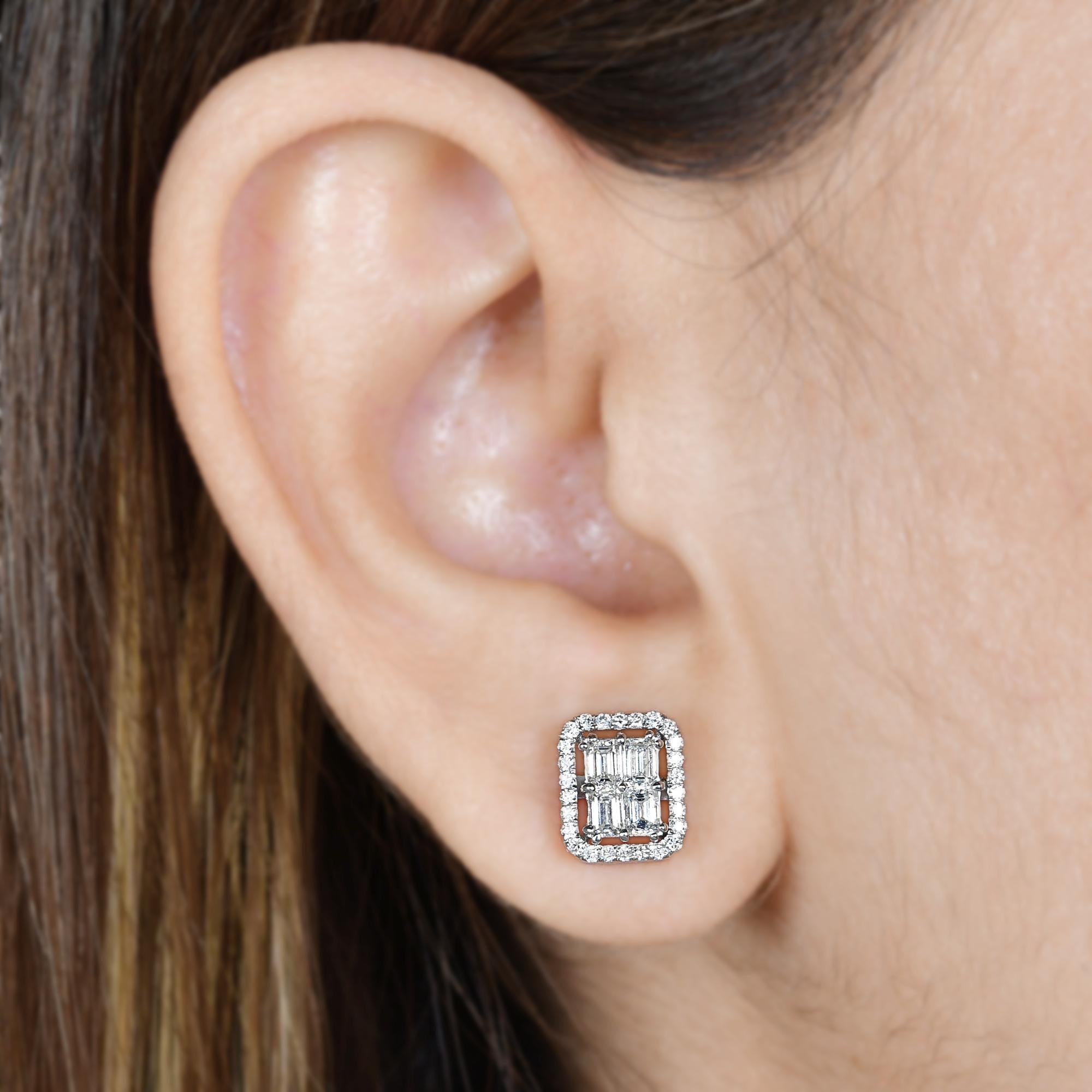 SI Clarity HI Color Emerald Cut Diamond Halo Stud Earrings 18k White Gold In New Condition For Sale In Diera, Dubai
