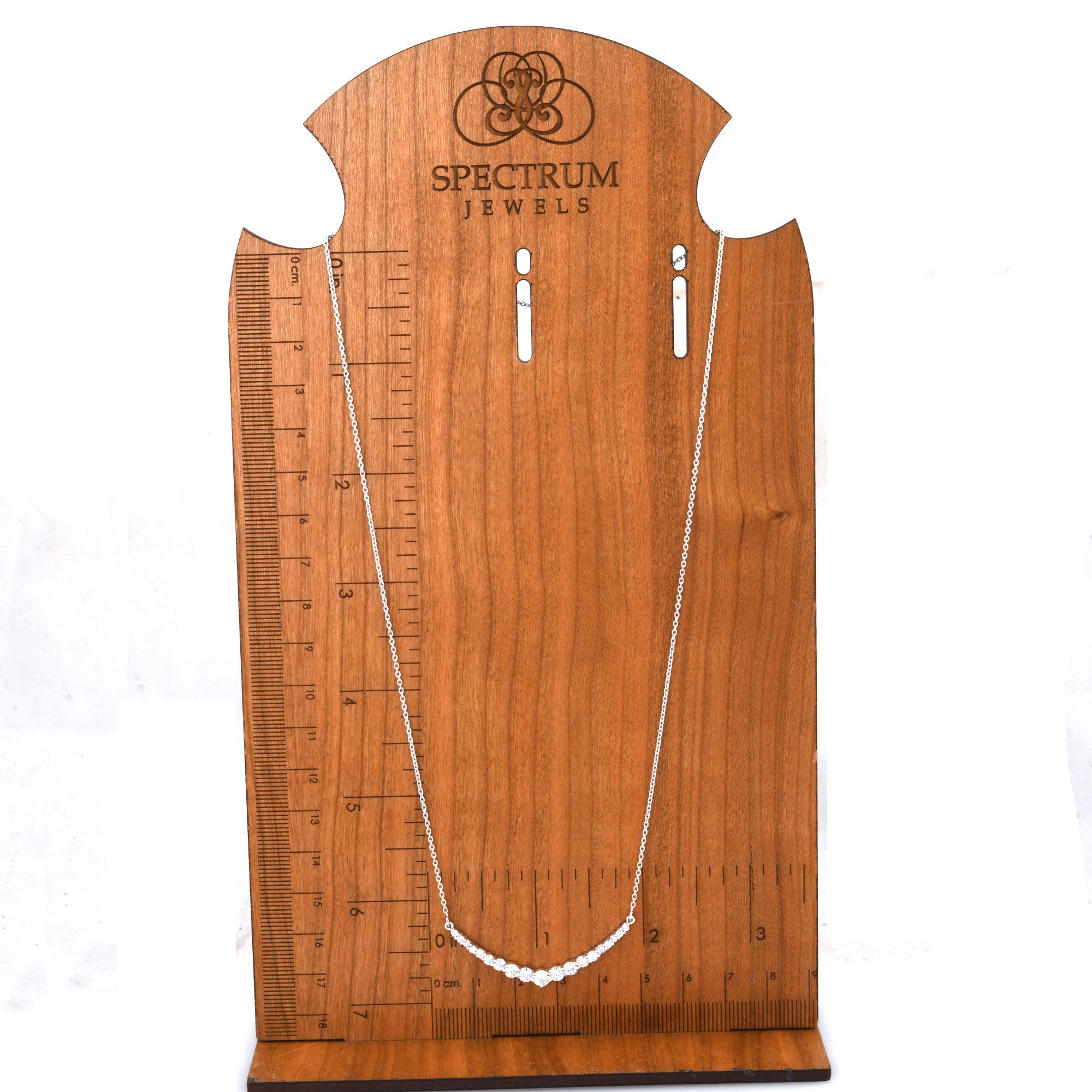 Pendente a forma di curva di diamante graduato di colore HI di chiarezza SI Collana in oro bianco 14 carati In condizioni Nuovo in vendita a Diera, Dubai