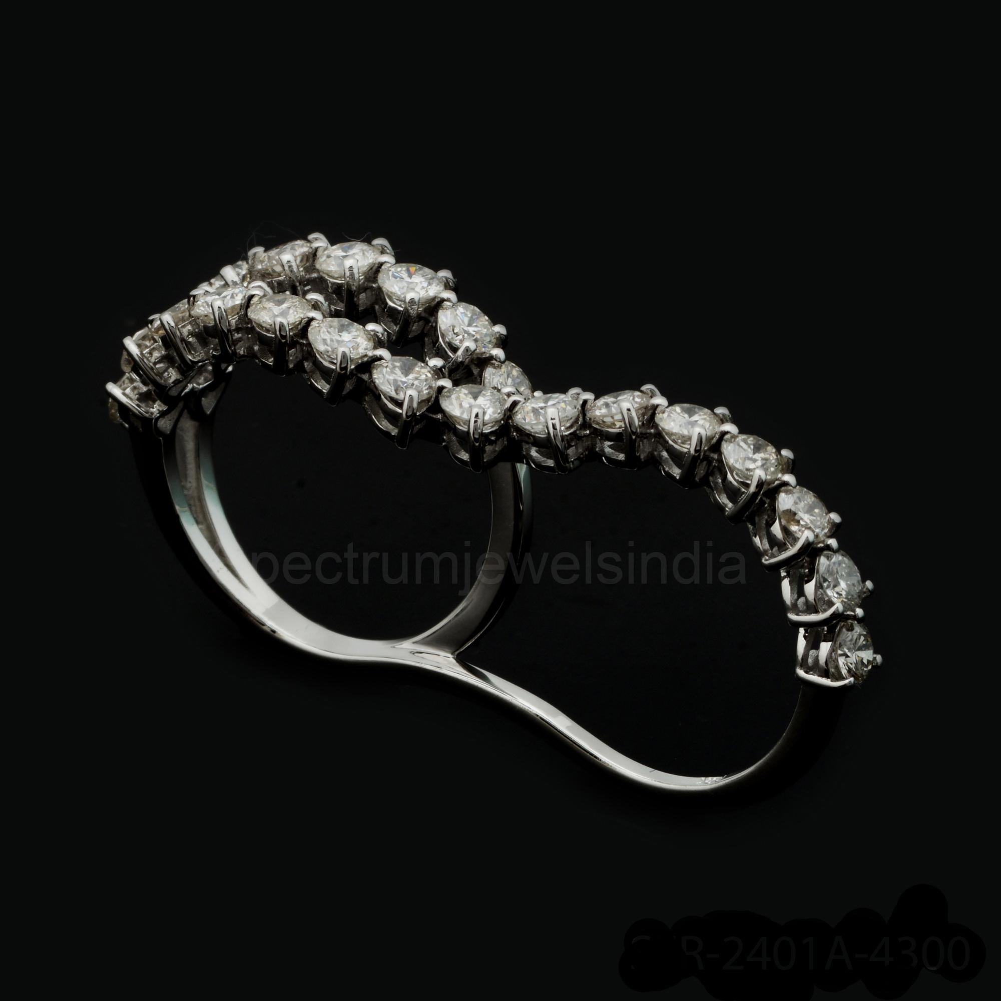 En vente :  Bague à double doigt en or blanc 18 carats avec diamants en forme de cœur de pureté SI 3