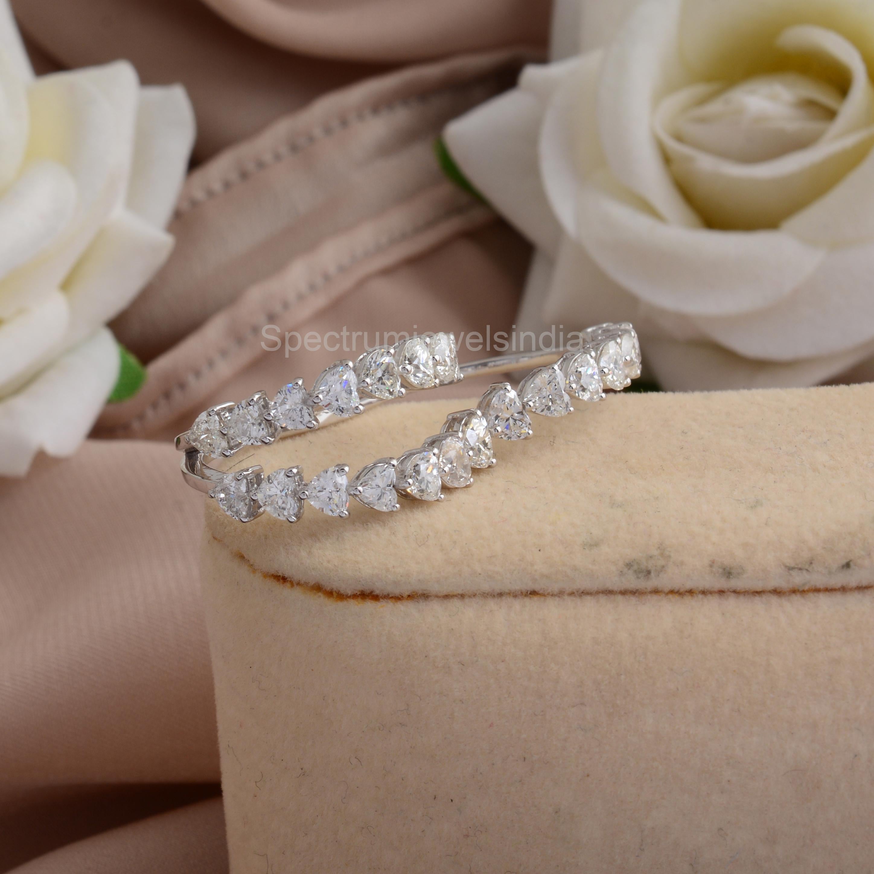 En vente :  Bague à double doigt en or blanc 18 carats avec diamants en forme de cœur de pureté SI 6