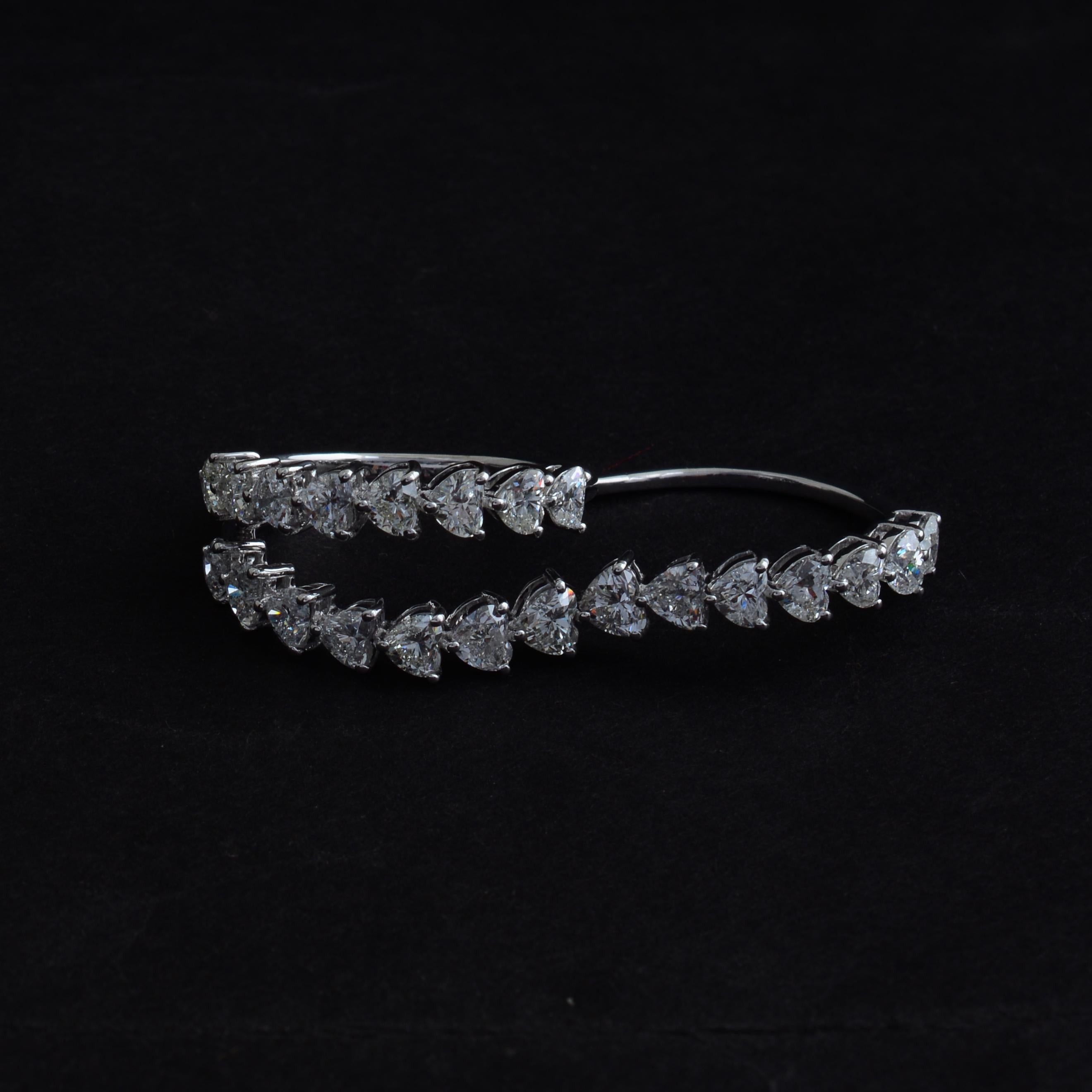 En vente :  Bague à double doigt en or blanc 18 carats avec diamants en forme de cœur de pureté SI 7