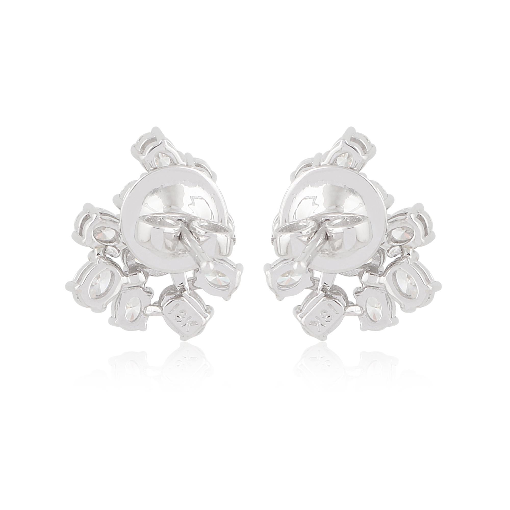 Taille ovale Clous d'oreilles en or blanc 18 carats avec diamants ovales de pureté SI de couleur hi-colore en vente