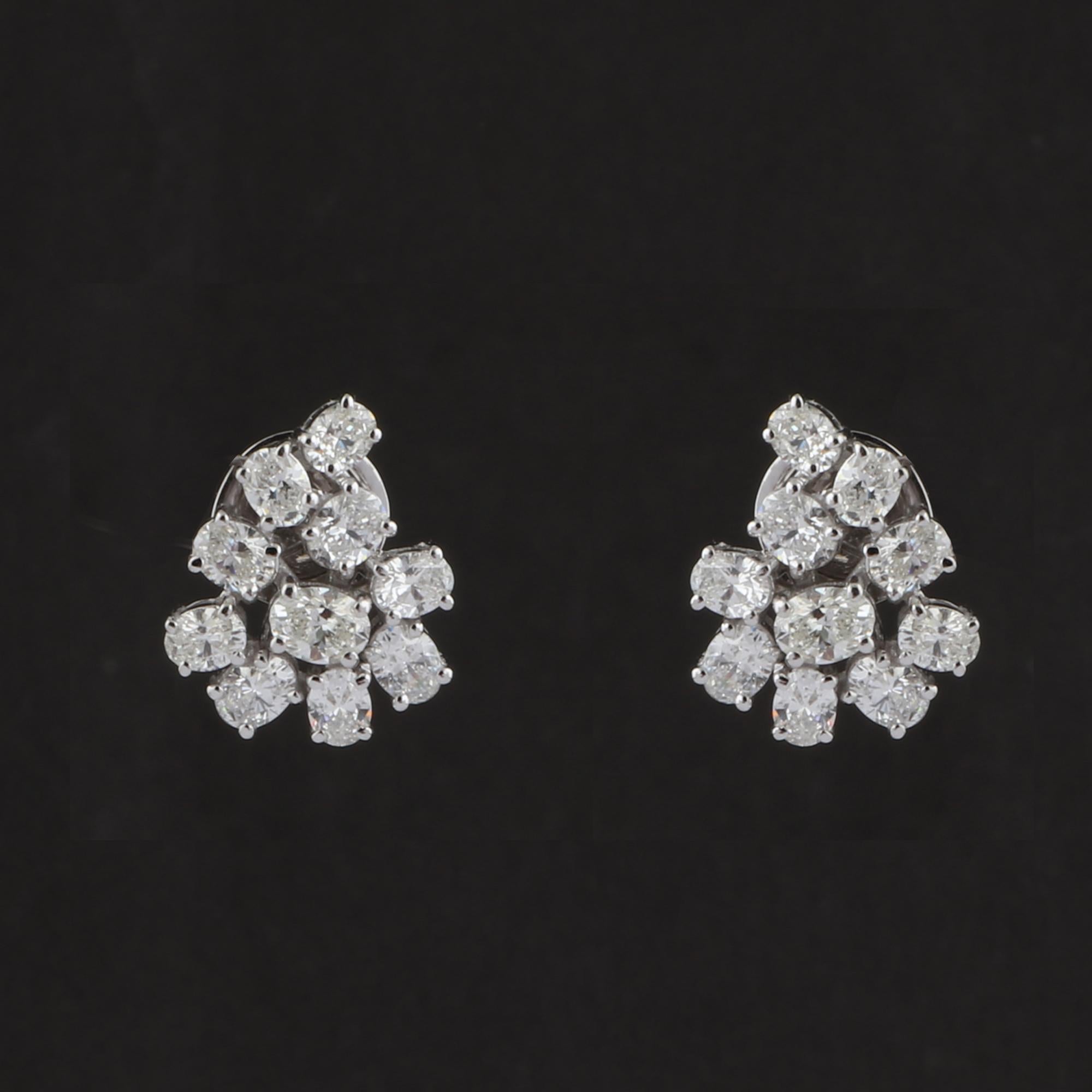 Clous d'oreilles en or blanc 18 carats avec diamants ovales de pureté SI de couleur hi-colore Pour femmes en vente