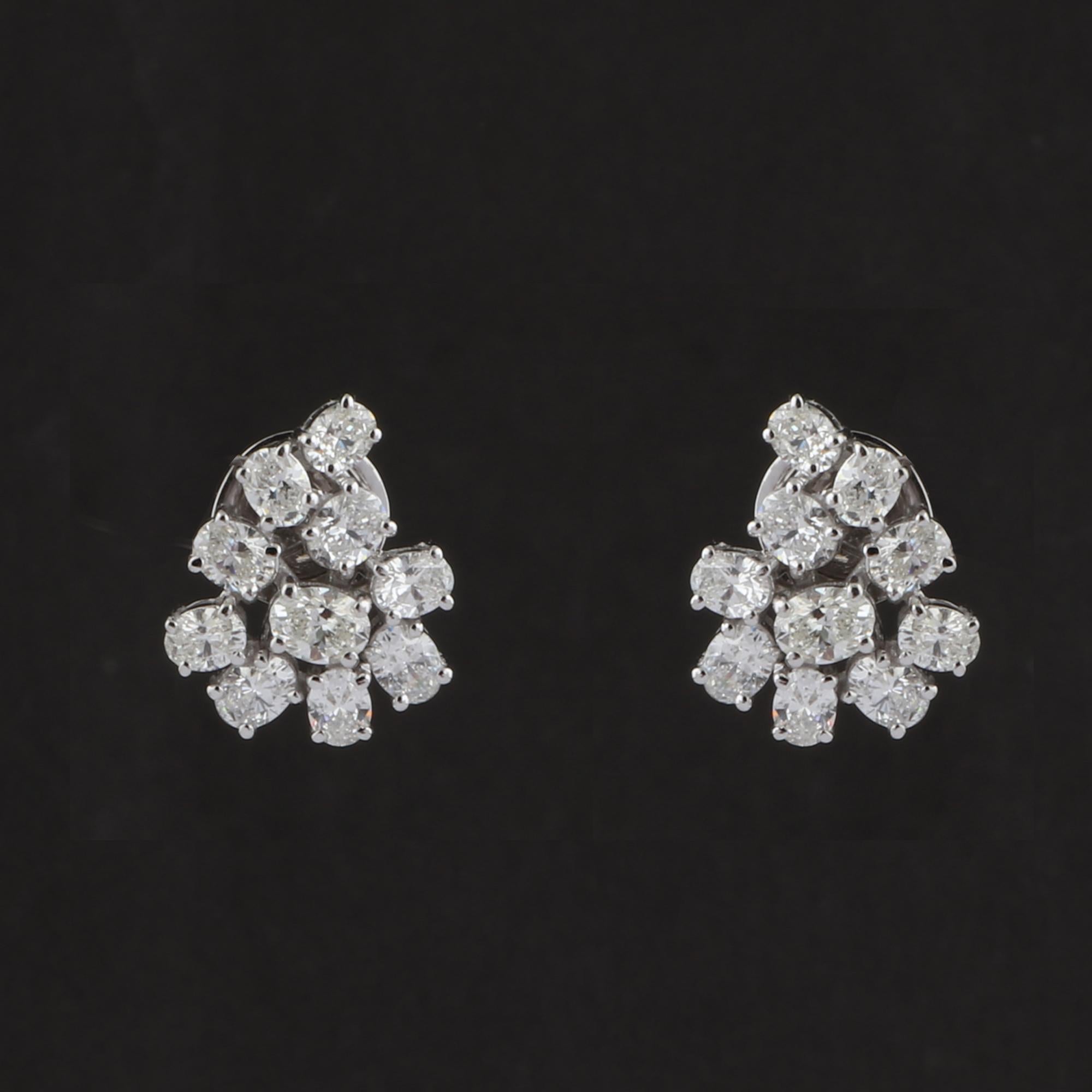 SI Claridad HI Color Diamante Oval Pendientes de oro blanco de 18 quilates Joyería fina en Nuevo estado para la venta en Diera, Dubai