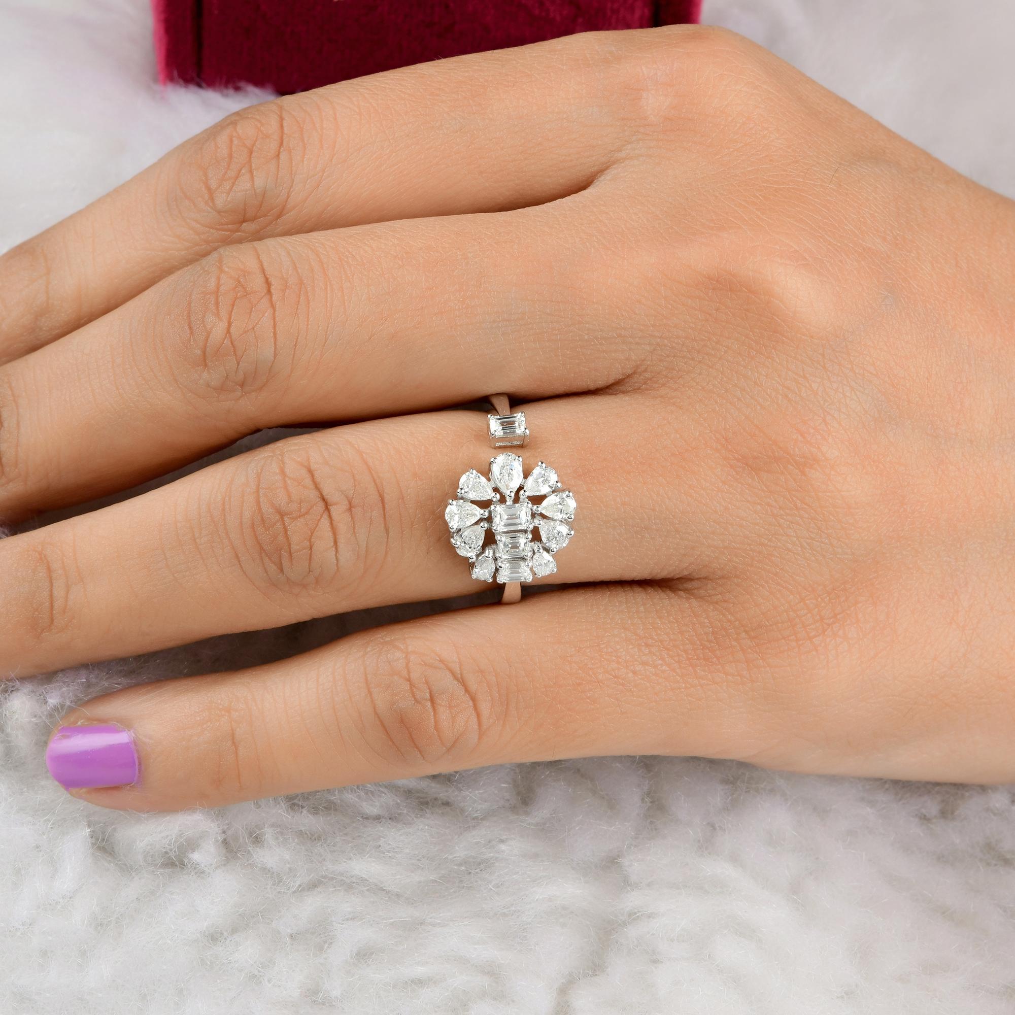 SI Claridad HI Color Pera y Esmeralda Anillo Puño Diamante Oro Blanco 18 Kilates Corte esmeralda en venta