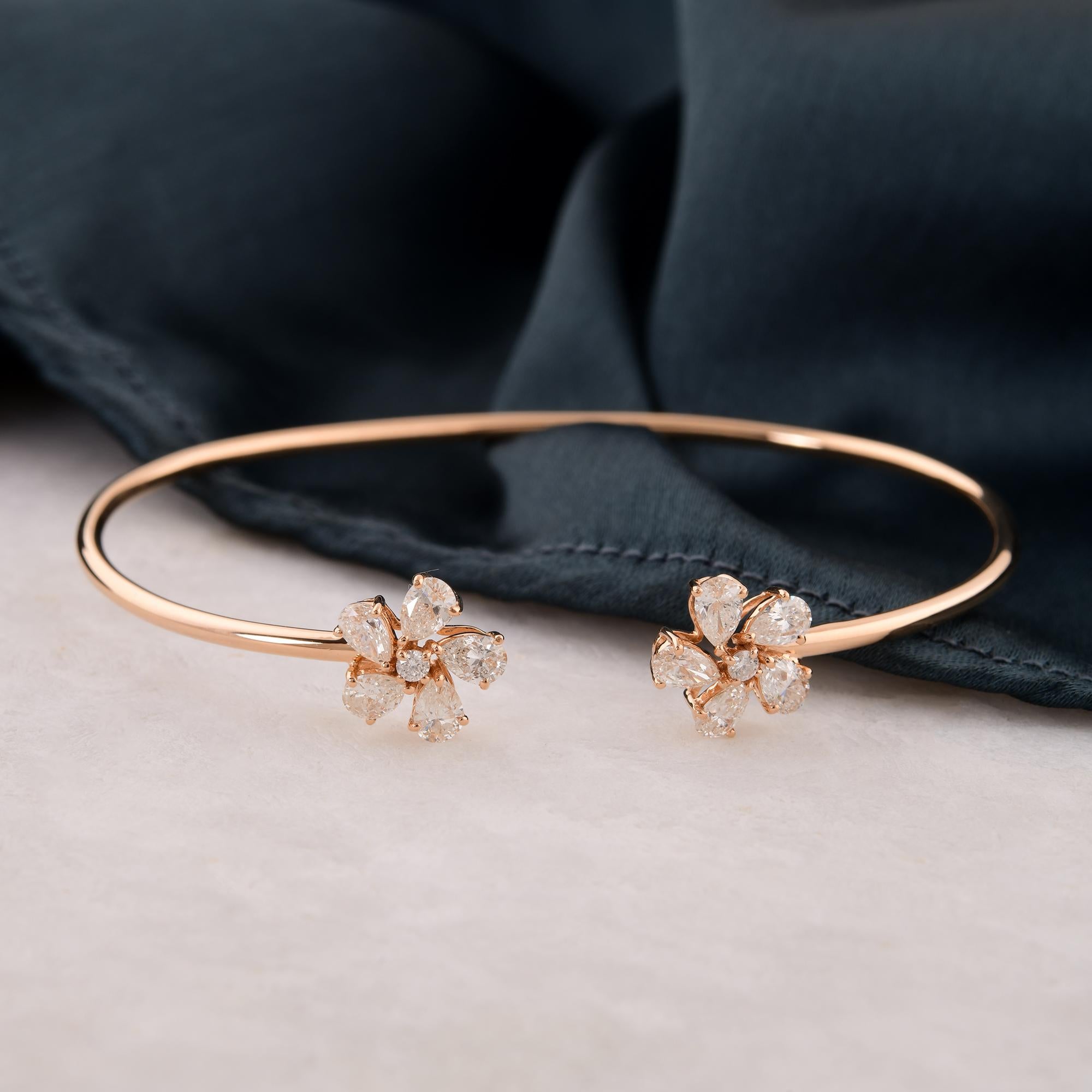 Taille ronde Bracelet manchette jonc fleur en or rose 18 carats avec diamants ronds de pureté SI en vente