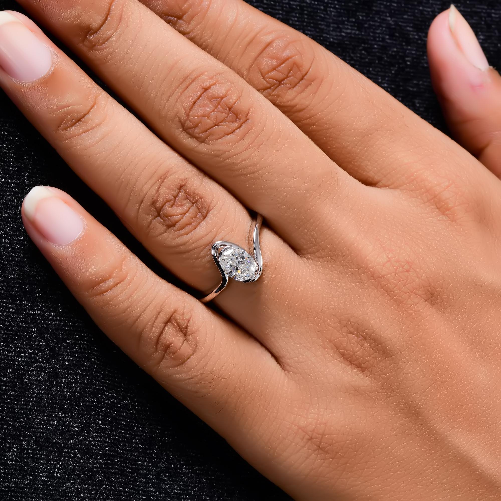 SI Clarity HI Color Solitaire Oval Diamond Ring 18 Karat White Gold Fine Jewelry Neuf - En vente à Diera, Dubai