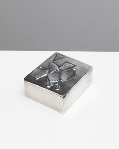 Si face à elle j'osais, versilberte Bronzedose von Line Vautrin, um 1950, Frankreich