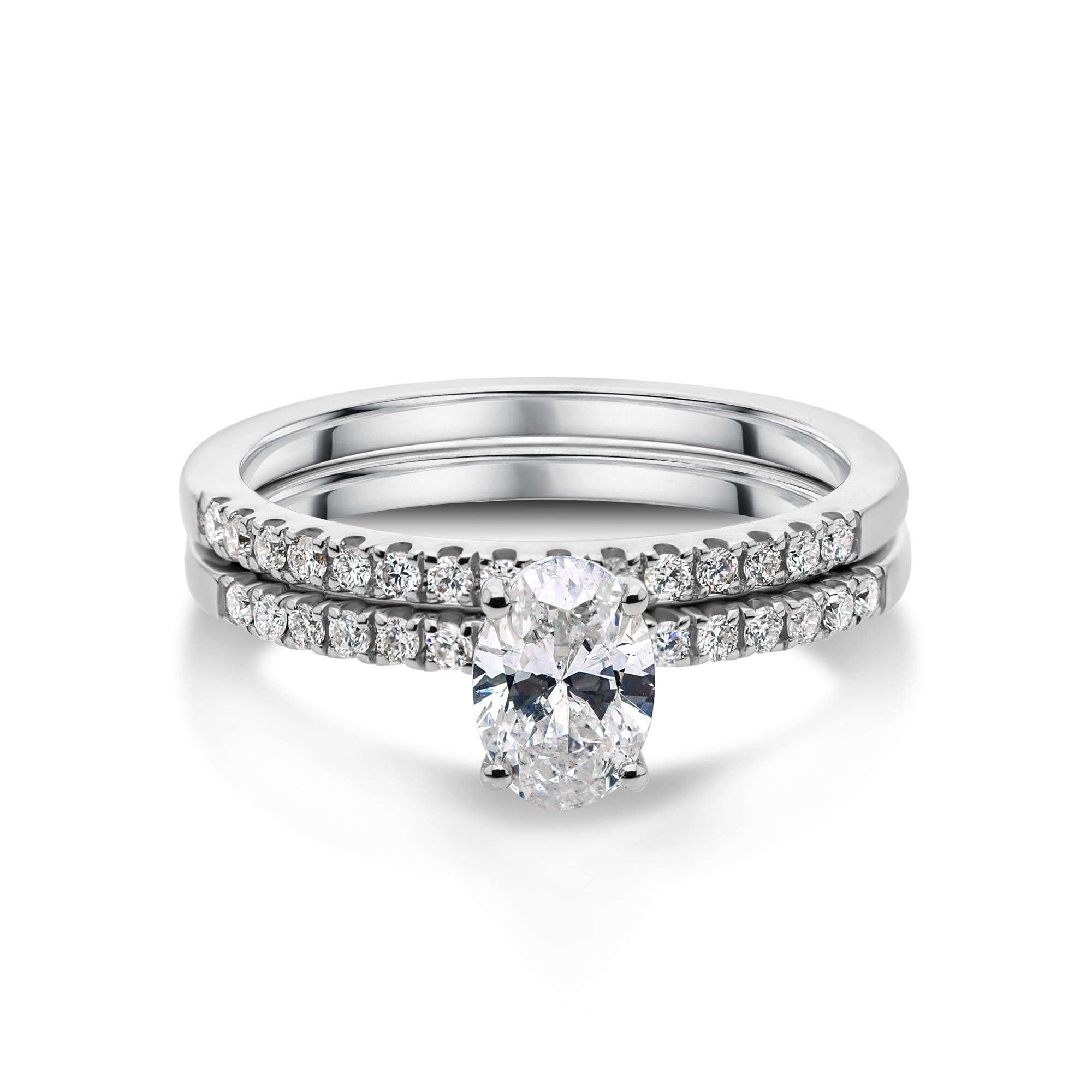 in vendita:  Anello solitario con diamante ovale naturale SI/H 1,1ct e fascia in oro bianco 18 carati