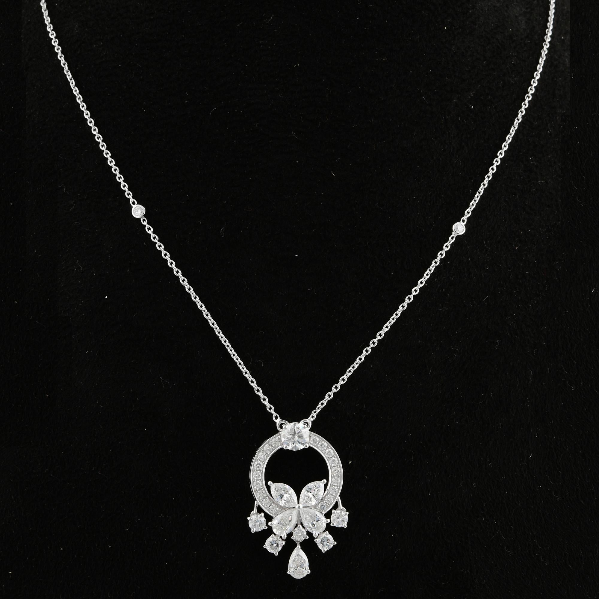 Collana con ciondolo a forma di aureola floreale con diamante naturale SI/H 2,69 carati in oro bianco 18 carati In condizioni Nuovo in vendita a Diera, Dubai