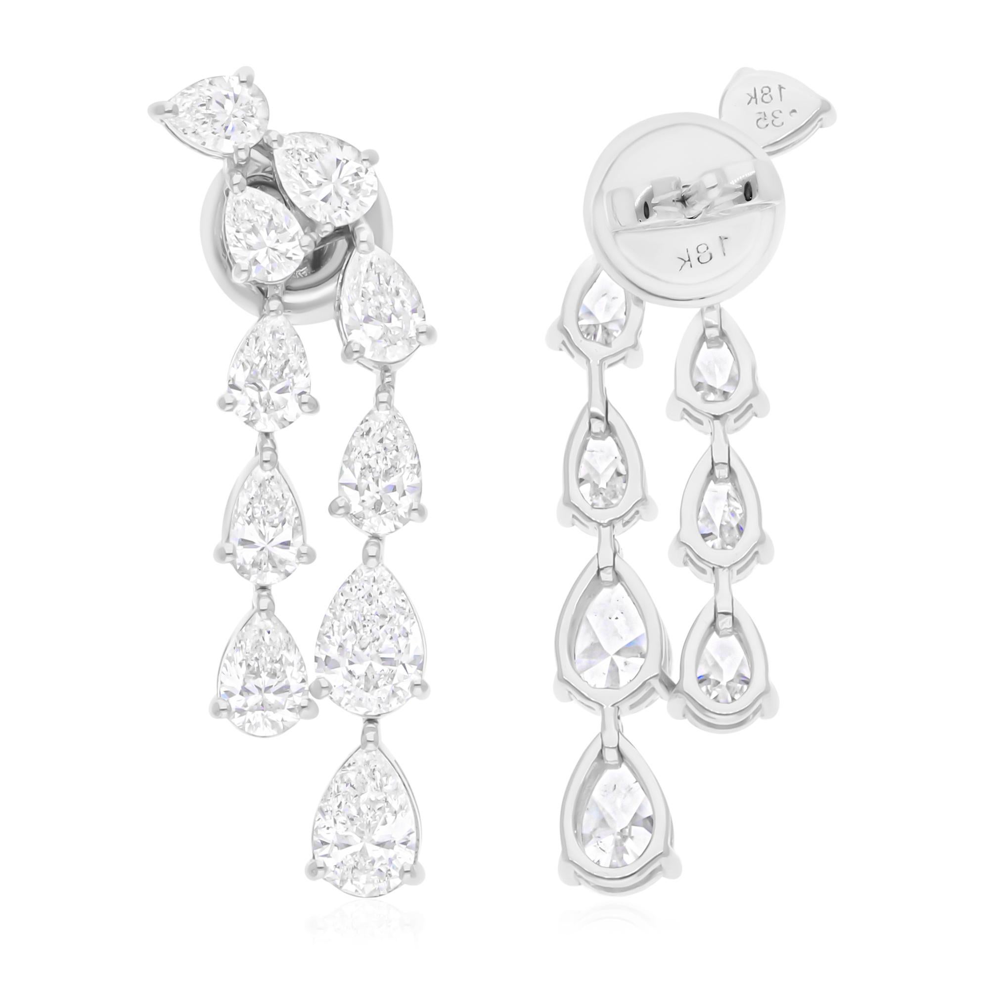 SI/H Orecchini a goccia con doppio diamante da 3,78 carati in oro bianco 18 carati Tutte le tariffe pagate
Questi orecchini sono magistralmente incastonati con diamanti taglio pera incastonati in doppia fila per creare orecchini pendenti. 
I