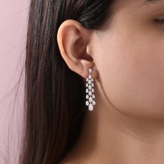 SI/H Orecchini a goccia con diamanti a pera a più livelli da 4,55 carati in oro bianco 14 carati