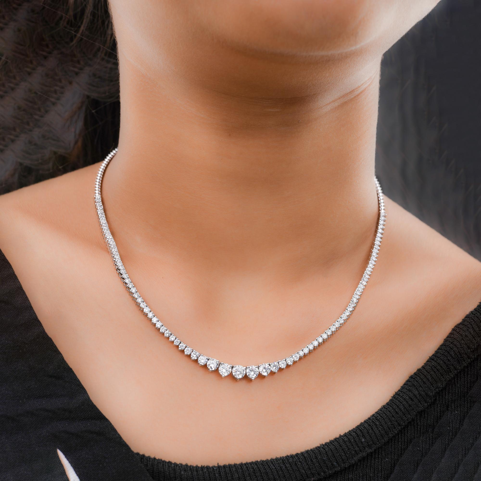 Collana nuziale a catena graduata con diamanti SI/H da 4,87 carati in oro bianco 14k Gioielli di pregio
Questa collana mostra una fila continua di diamanti rotondi meticolosamente incastonati, che gradualmente si trasforma in un sorprendente gruppo