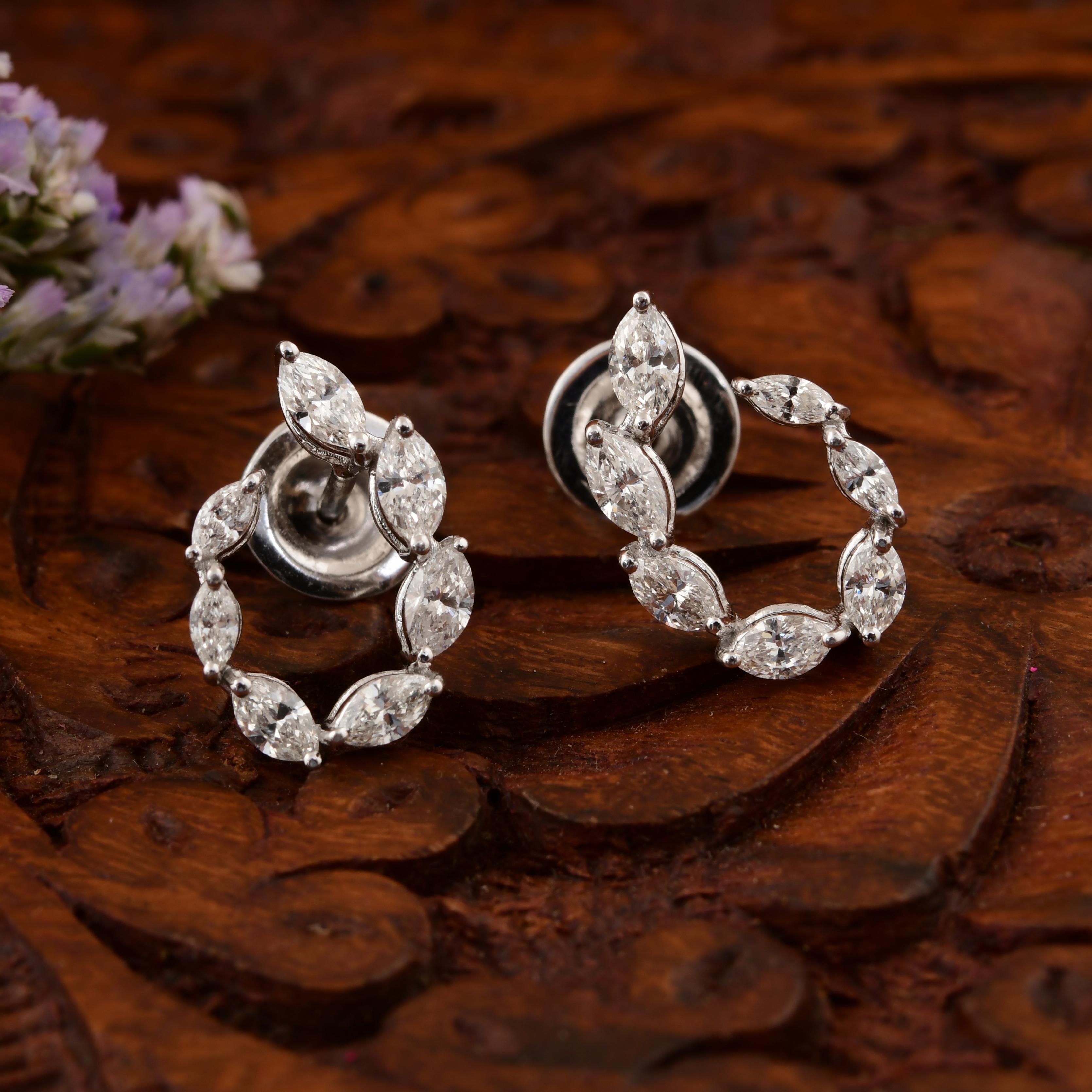 Taglio marquise Orecchini a perno con diamante marquise certificato SI/H a cerchio aperto in oro bianco 14K in vendita