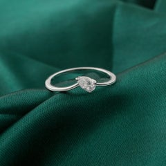 Anillo de compromiso con diamante de talla pera natural SI H-I en oro blanco de 18 quilates — Joyería de alta gama