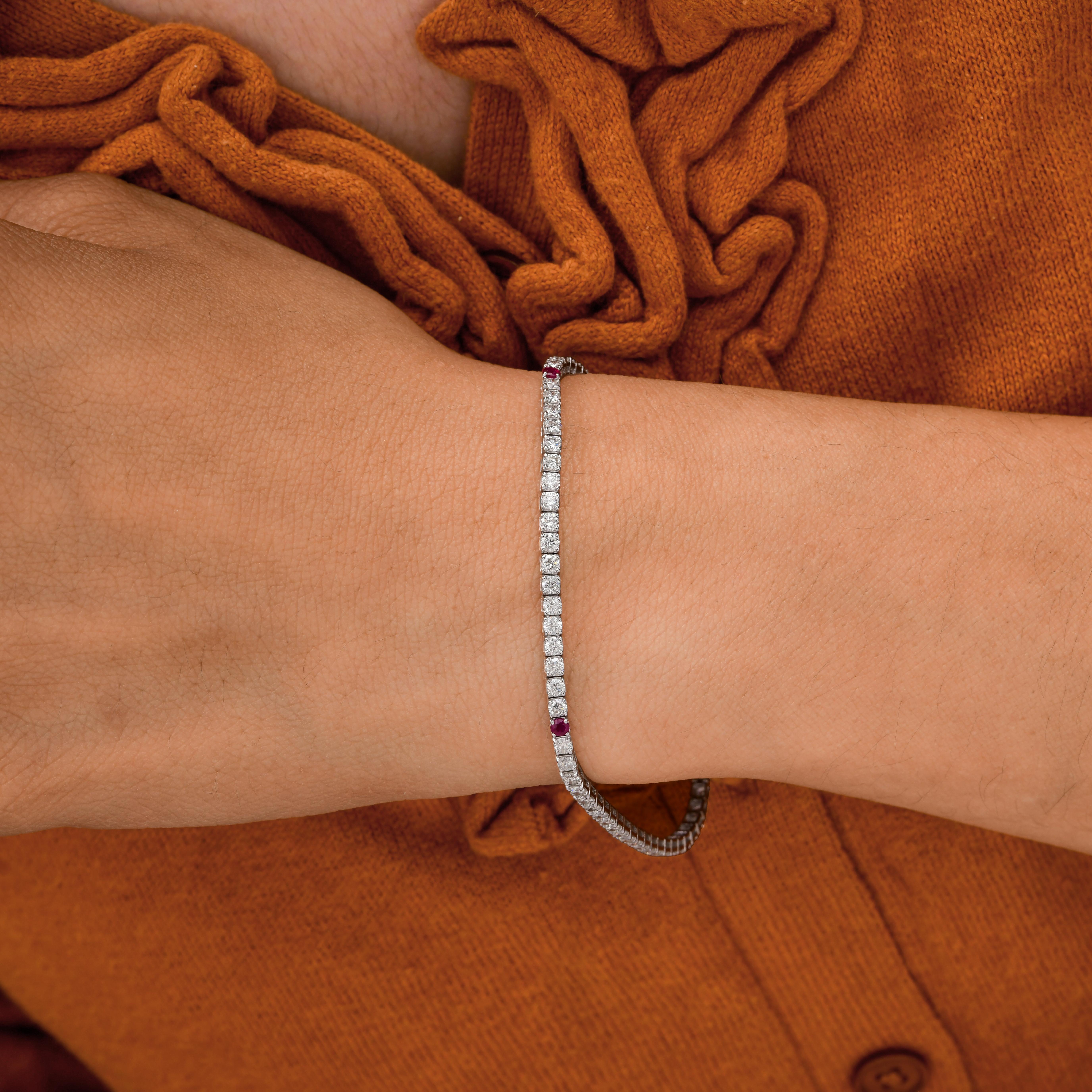 SI/H Natural 2.80 CTW Diamond Ruby Stackable Tennis Armband 18k Weißgold (Rundschliff) im Angebot