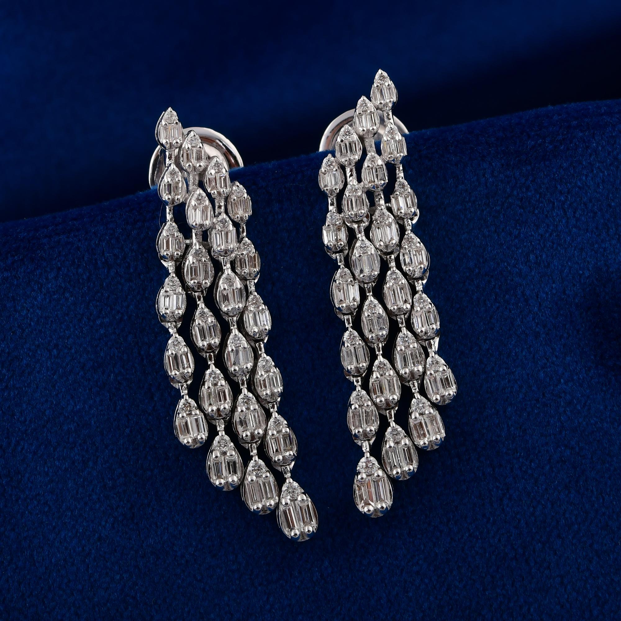 SI/H Orecchini a goccia con diamanti naturali a grappolo in oro bianco 14k Tutte le tariffe sono pagate In condizioni Nuovo in vendita a Diera, Dubai