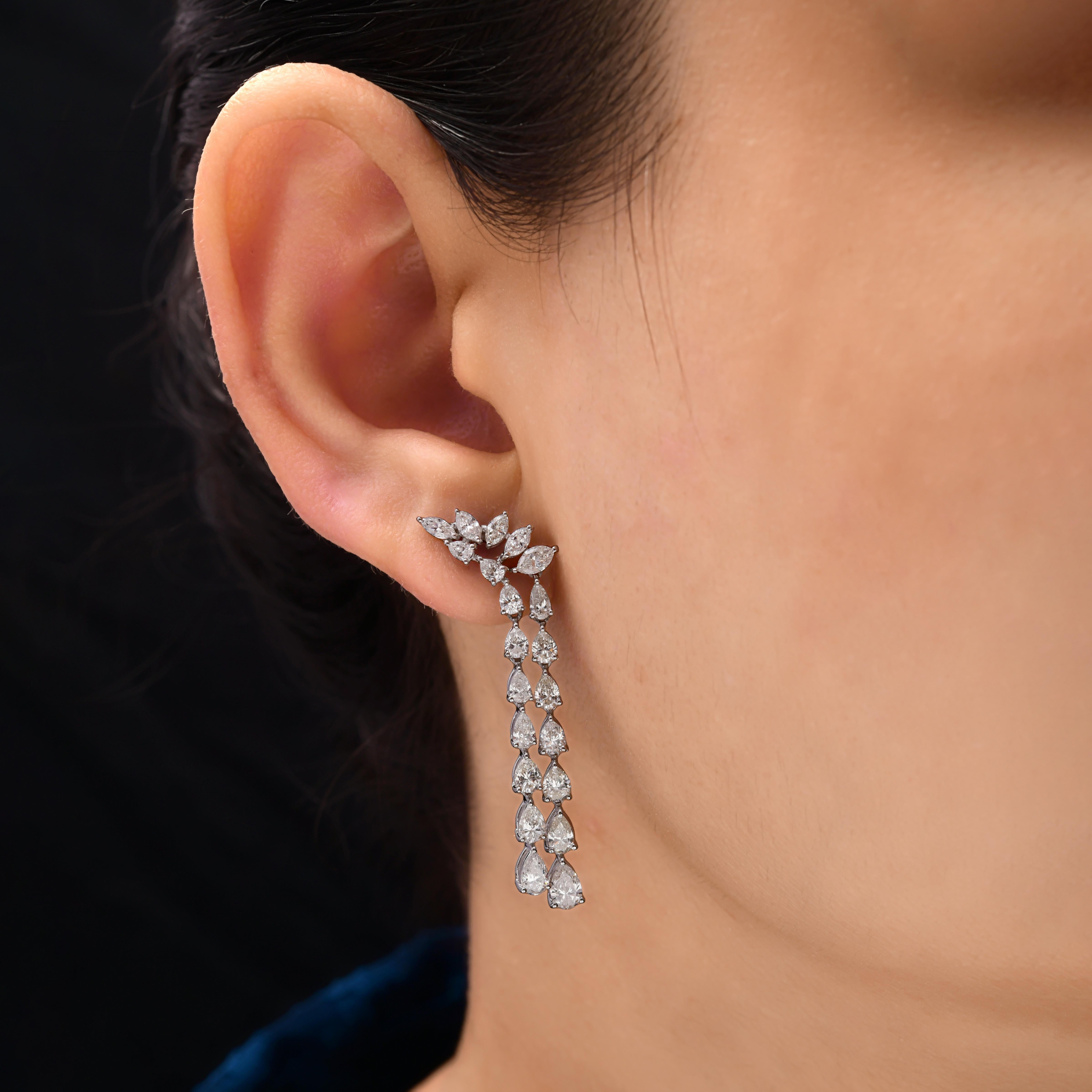 Fundidos en oro de 18 quilates, estos exquisitos pendientes están engastados con 3,93 quilates de brillantes diamantes. El diamante es una piedra de nacimiento de abril y se cree que aumenta la confianza y potencia la creatividad. Un regalo
