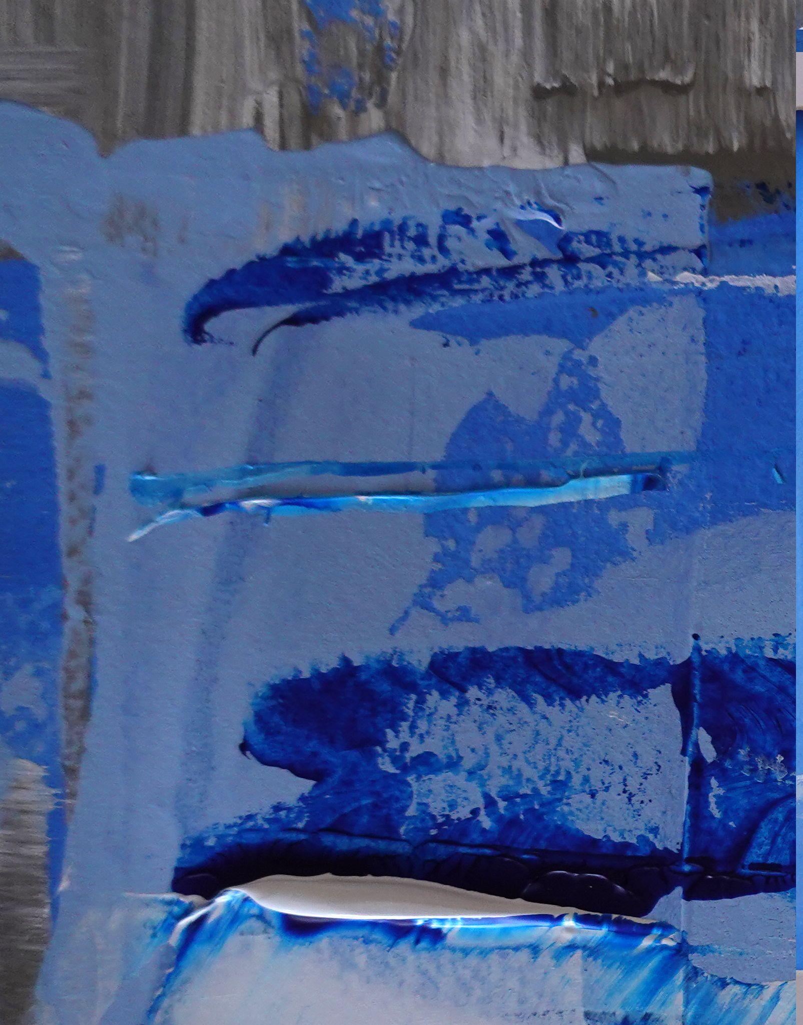 Die Blütenblätter sind in Blütenblättern. VII  Farbtöne leuchtend blaues Gemälde, Acryl auf Papier im Angebot 1