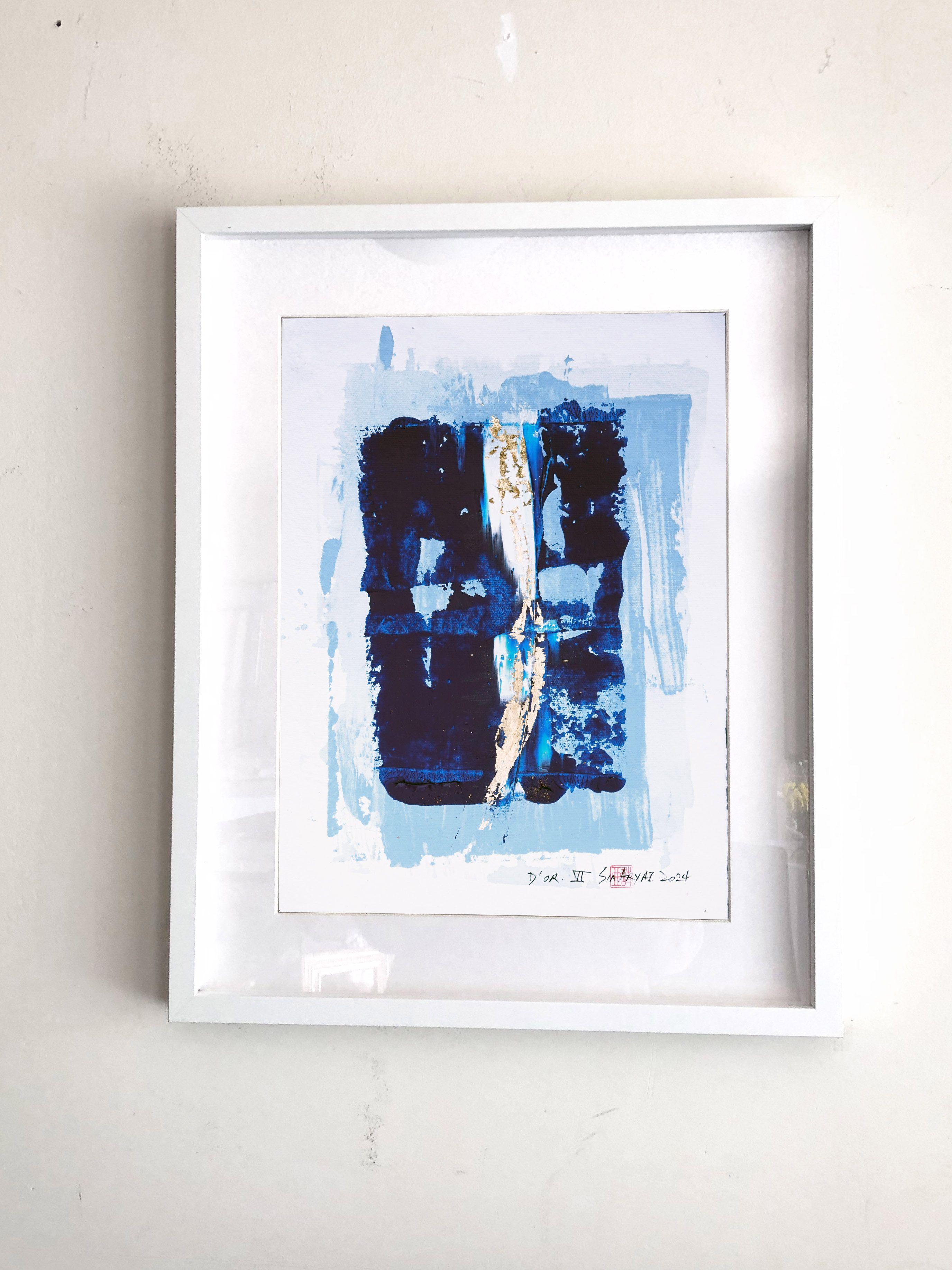 DâEOR .VI  Abstraktes gerahmtes Gemälde mit Blattgold, Gemälde, Acryl auf Papier (Blau), Abstract Painting, von Sia Aryai