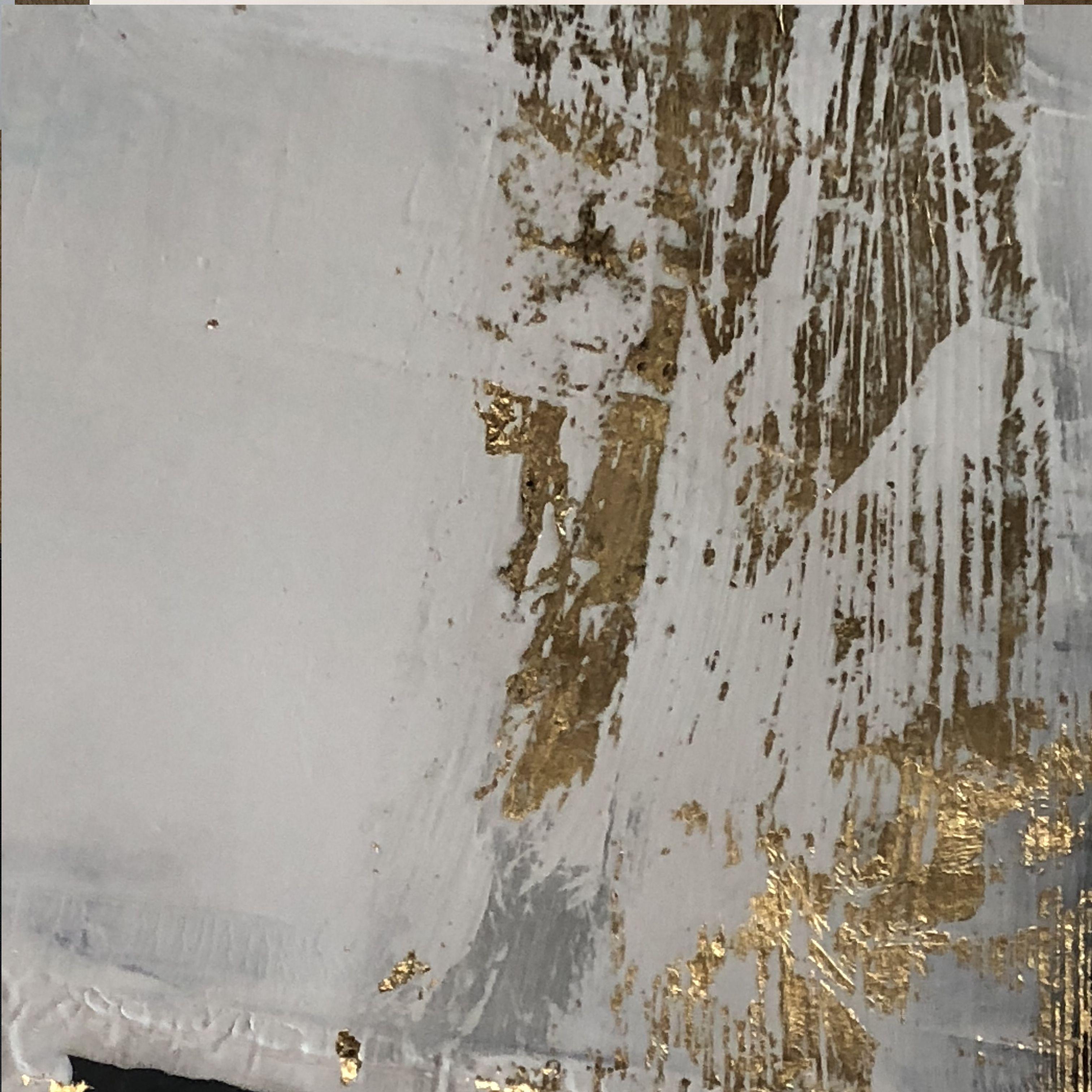 Siempre estoy buscando nuevas formas de utilizar mis habilidades para presentar los materiales antiguos y contemporáneos de formas inesperadas.  El pan de oro es brillante para la pintura moderna. Da vida a detalles elegantes que aparecen en forma