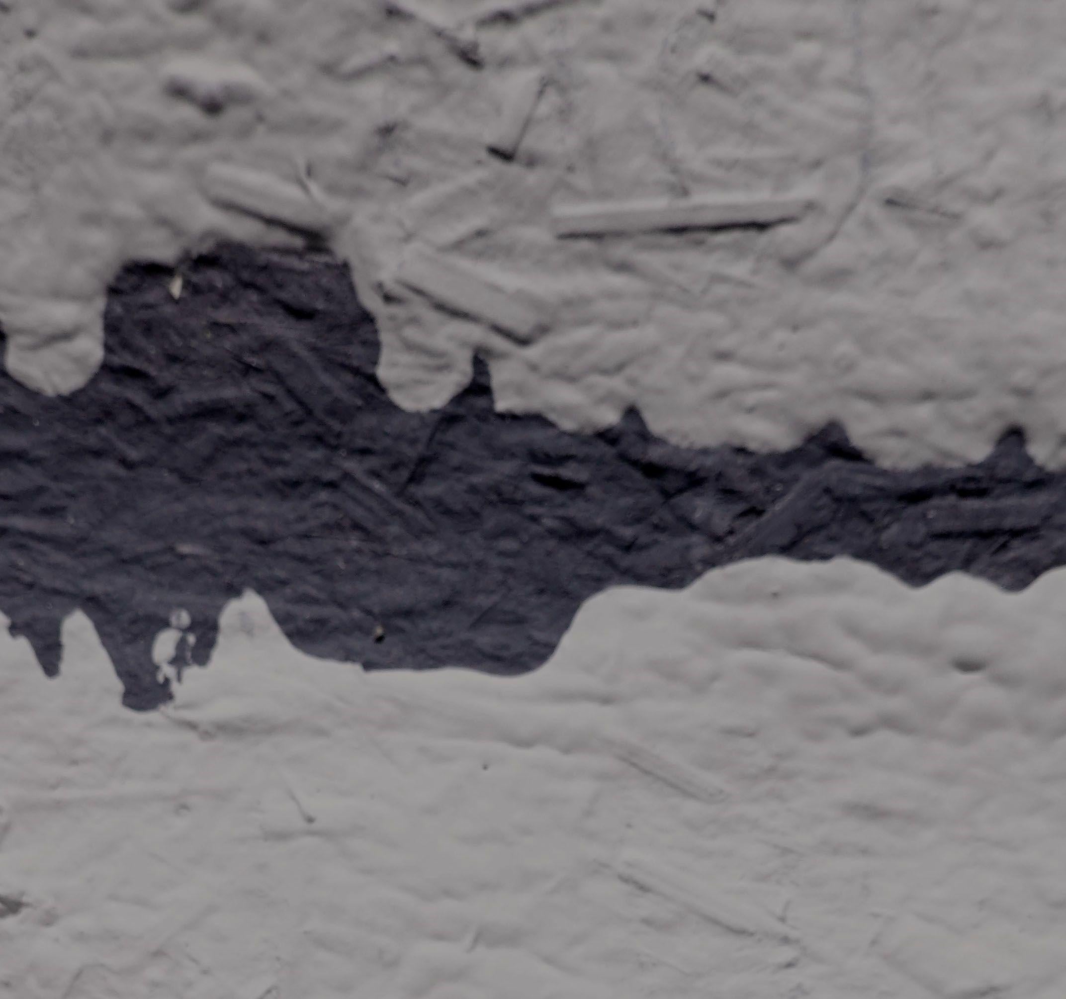 Impresionantes tonos de gris se contrastan y complementan con un toque   en esta pintura minimalista abstracta única en su género  Cuadro de 14X18 acrílico sobre pergamino asiático hecho a mano. Montaje flotante enmarcado a medida en un 17X21X1.2â