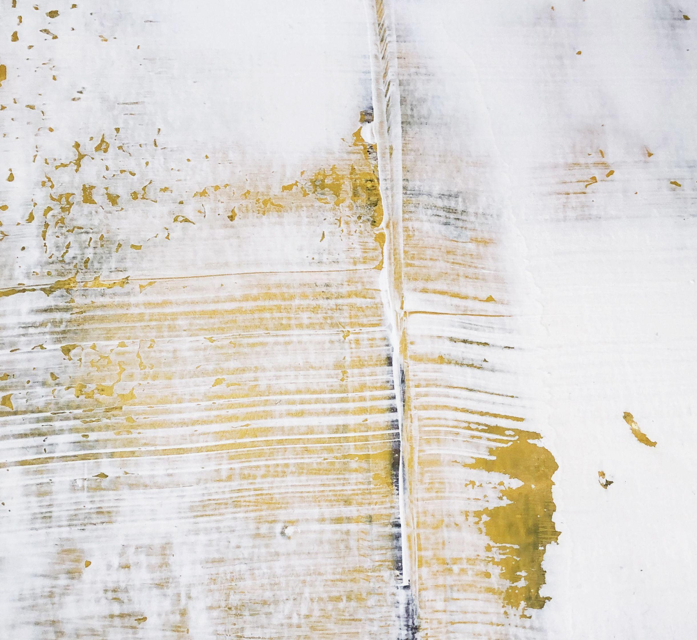 Static 313 Cuadro único enmarcado con capas de amarillo y gris.  Esta animada pintura original sobre  stock pesado con elevado  detalles   es brillante para espacios modernos. da vida a una decoración elegante y considerada. .   La pintura es