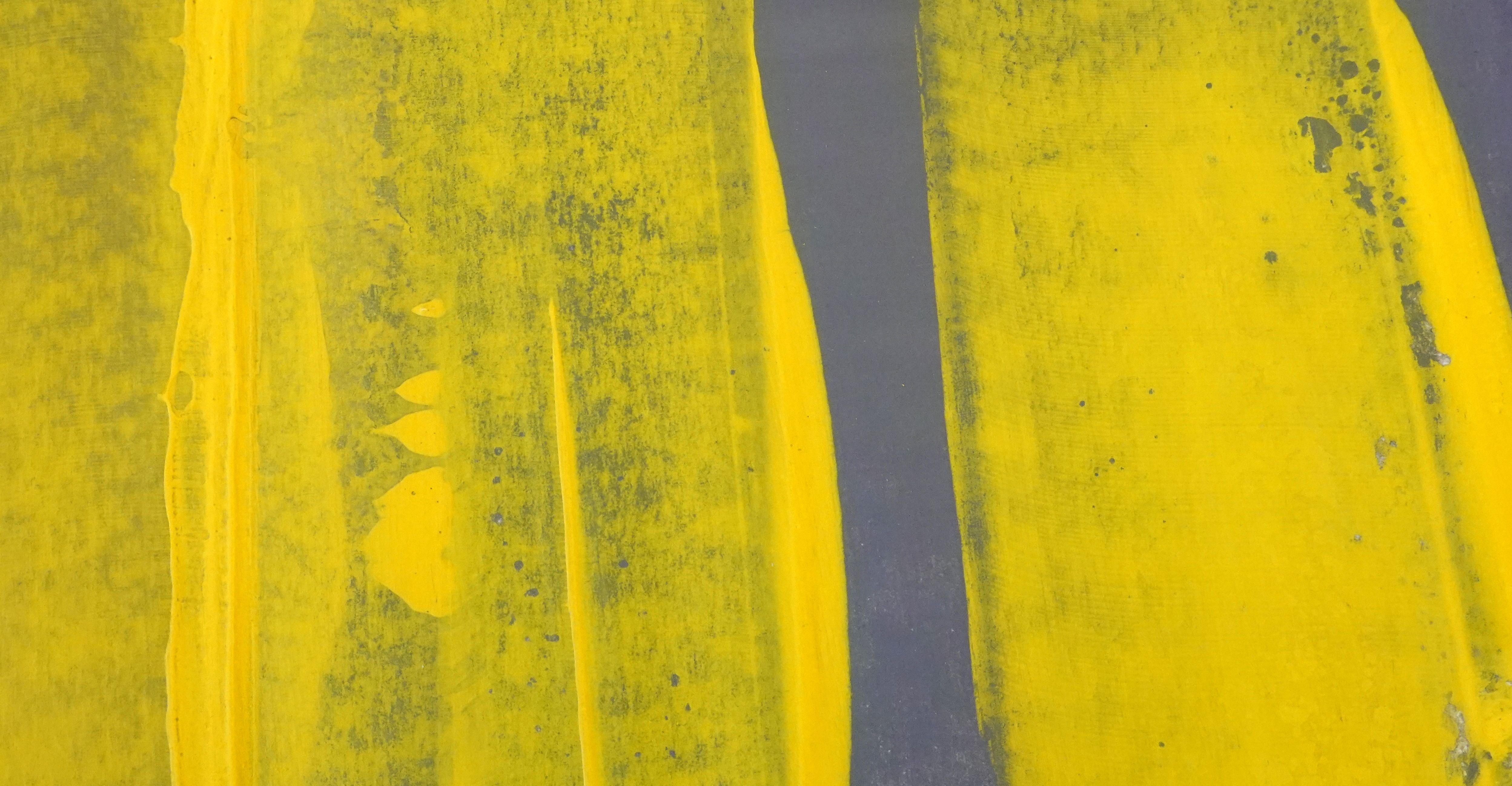 Static 405 leuchtendes abstraktes gelbes gerahmtes Gemälde, Acryl auf Papier (Minimalistisch), Painting, von Sia Aryai