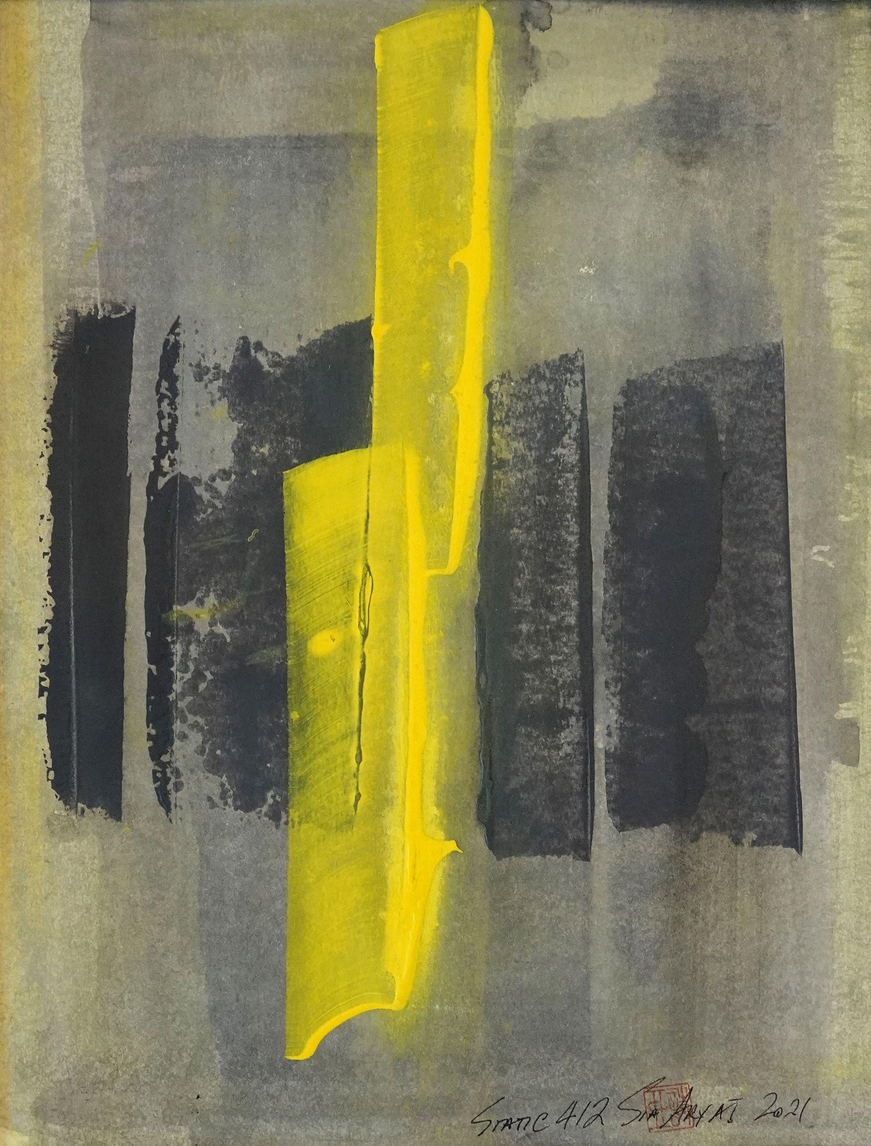 Static 412 Leuchtend abstraktes gelbes gerahmtes Gemälde, Acryl auf Papier – Painting von Sia Aryai