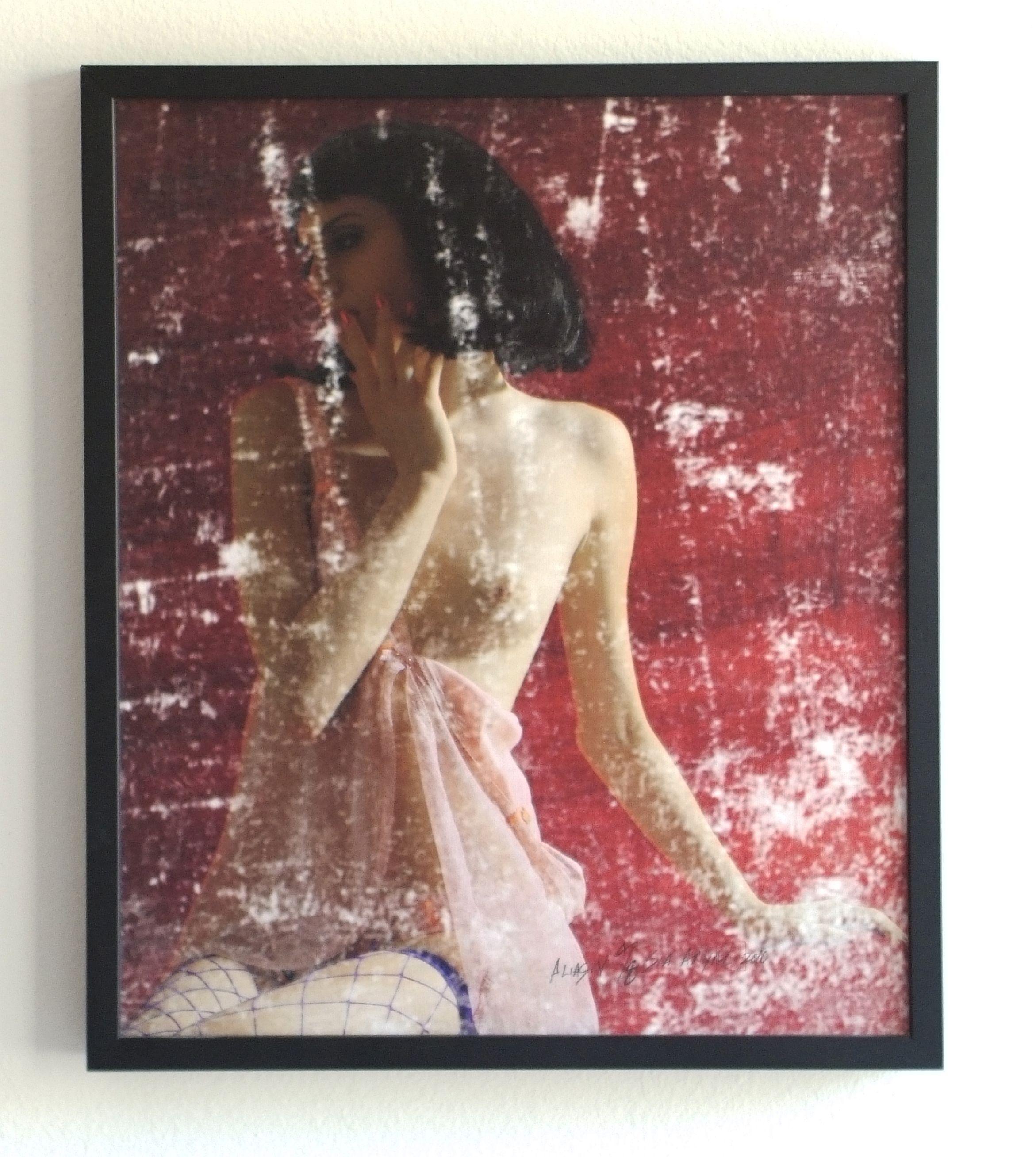 Alias.V edition # 4 von 8, Fotografie, Leinwand (Gespannt) – Photograph von Sia Aryai