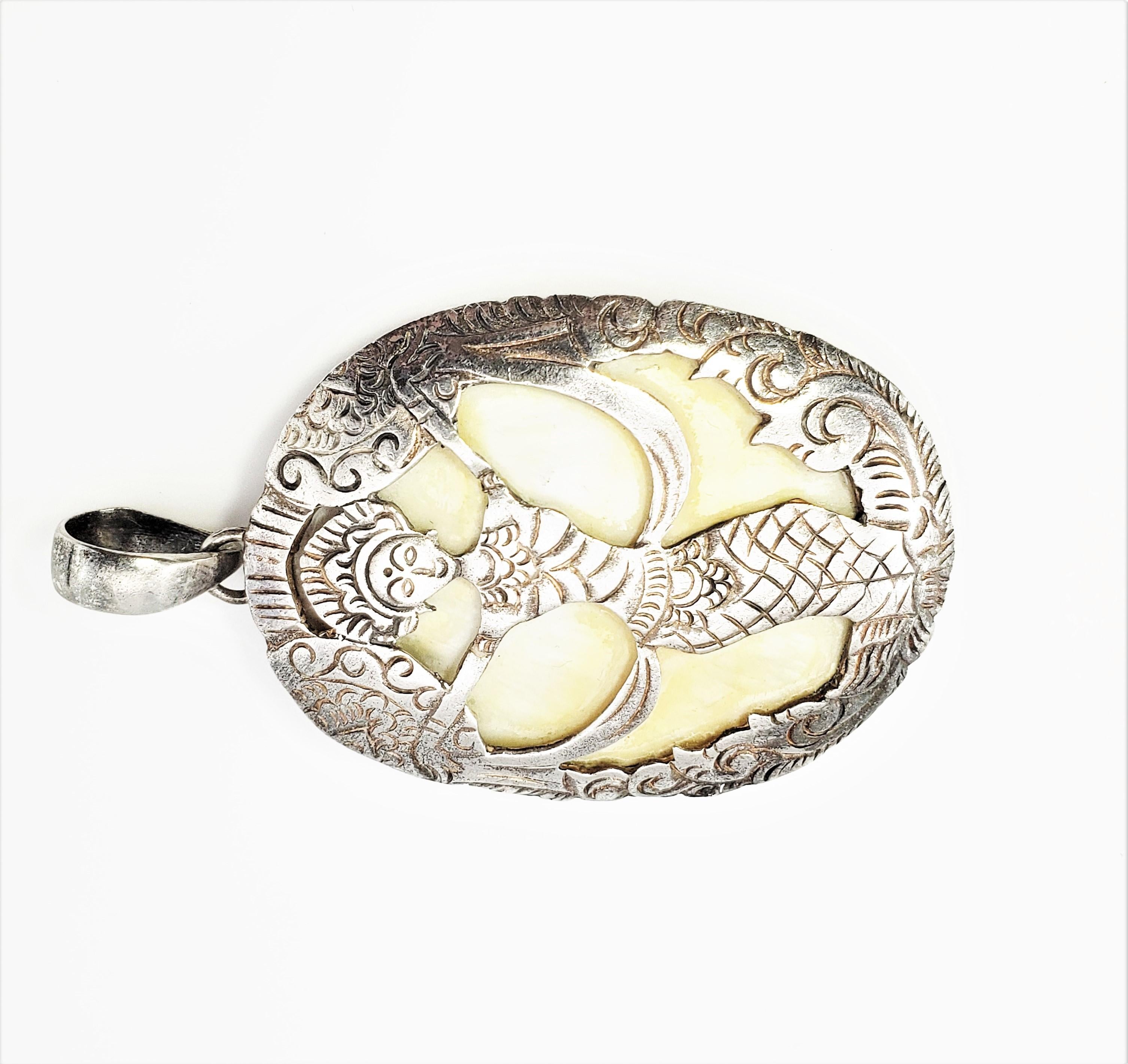Vintage Siam Sterling Silver Overlay Shell Dancing Goddess Pendant-

This lovely dancing goddess pendant is crafted in beautifully detailed sterling silver and shell.

Size: 2 1/4