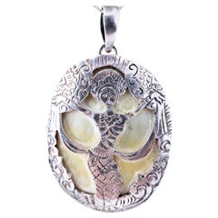 Pendentif déesse dansante Siam en argent sterling recouvert d'une couche de coquillage