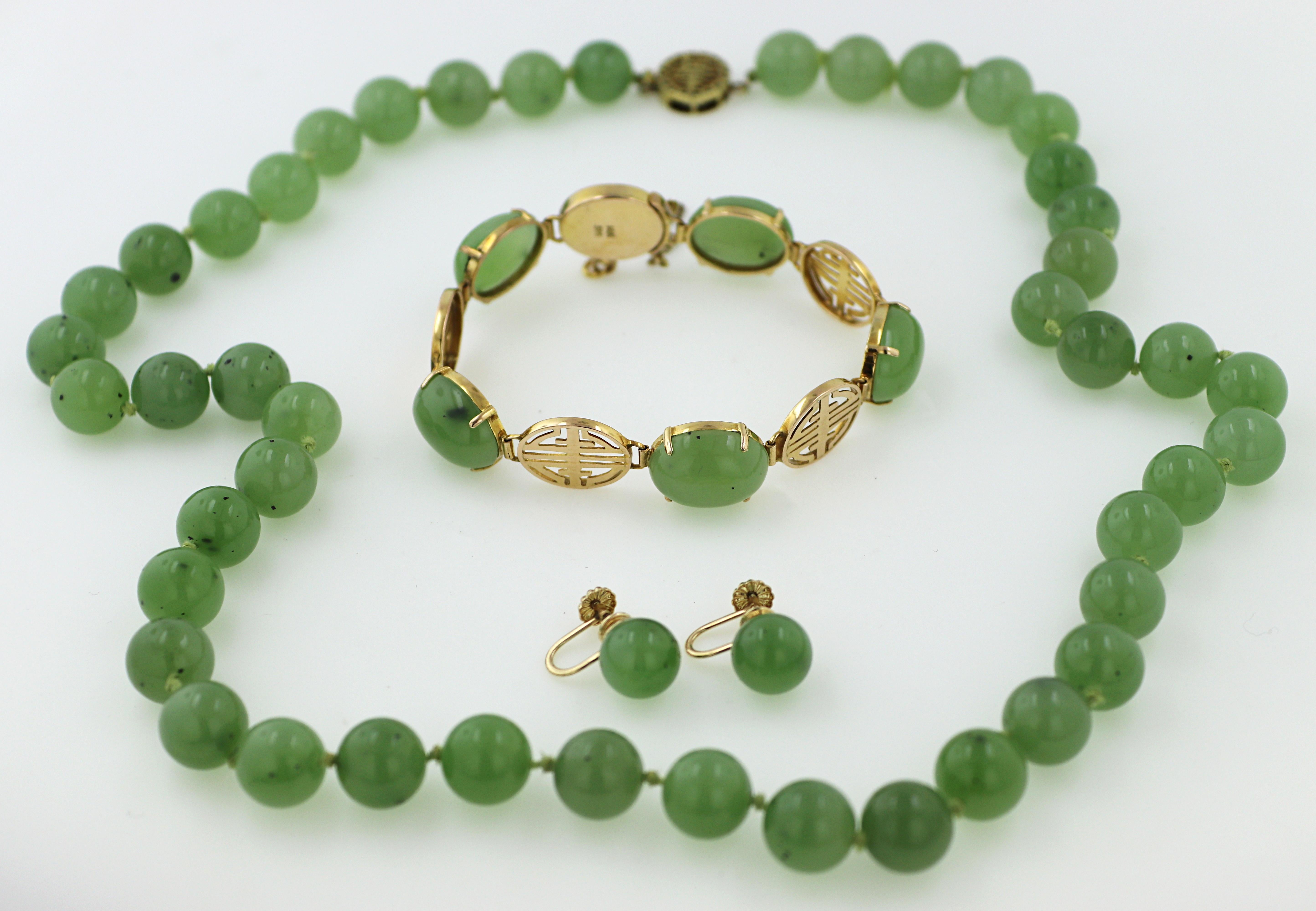The Siberian nephrite bead necklace is composed of (45) 10 mm nephrite beads, completed by a 14k
yellow gold round “health” clasp, forming a knotted 23-inch necklace, accompanied by a matching
bracelet with (5) Siberian nephrite cabochons, 16 X 11
