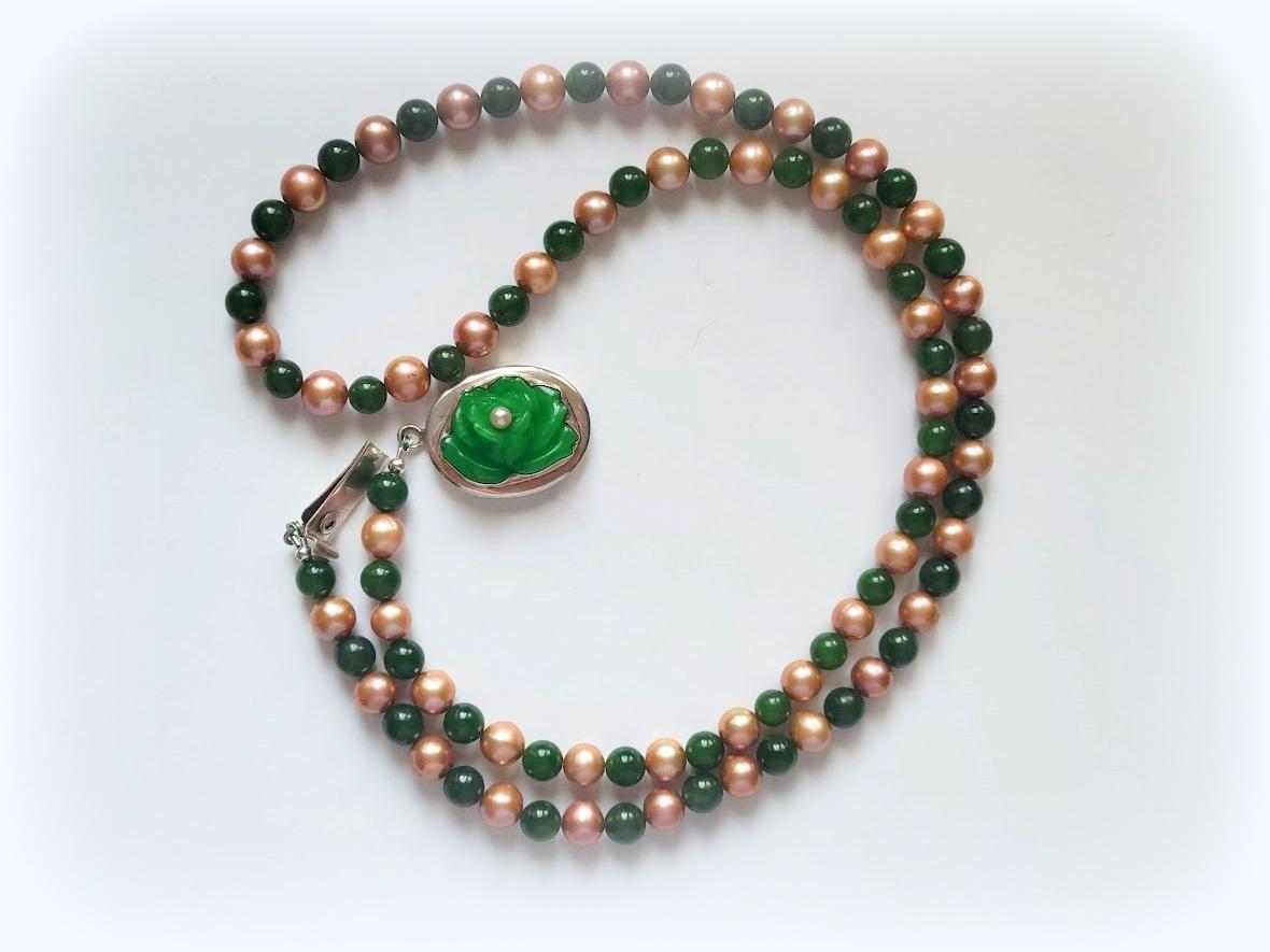 Introducing a stunning long necklace made of exquisite natural freshwater peach pearls and premium quality natural Russian green nephrite from Siberia.
The soft green-colored nephrite beads are pure, uniform, and delicate, giving off a shiny and