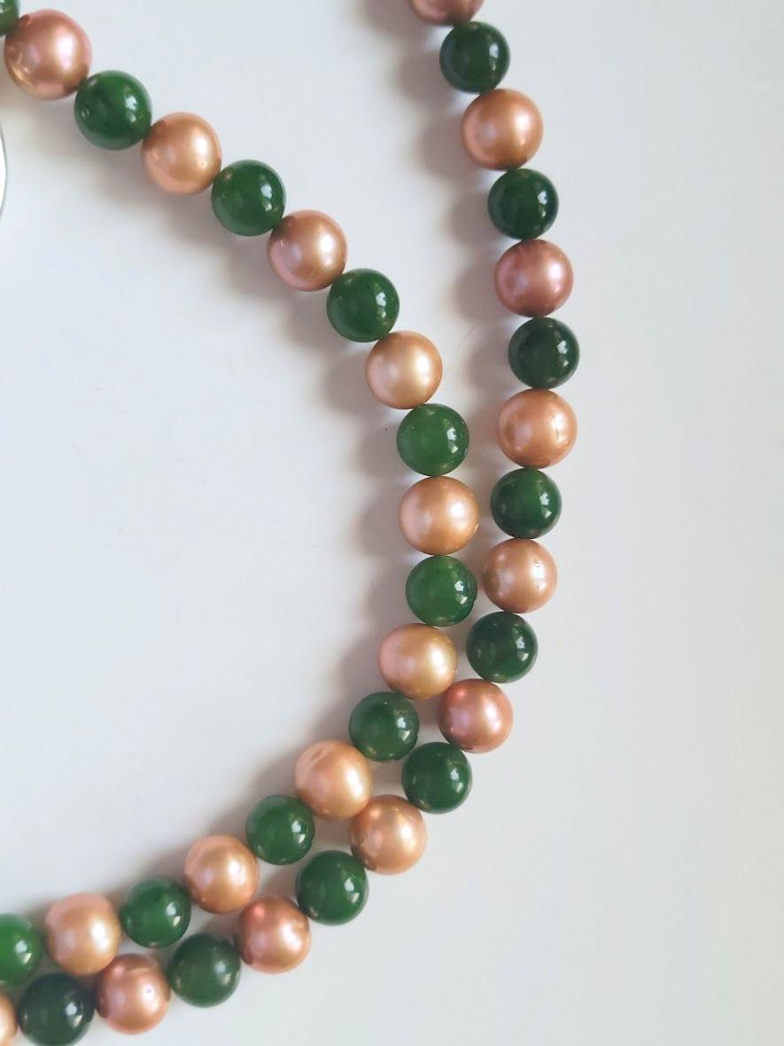 Art déco Collier de jade néphrite de Sibérie et perles d'eau douce en vente