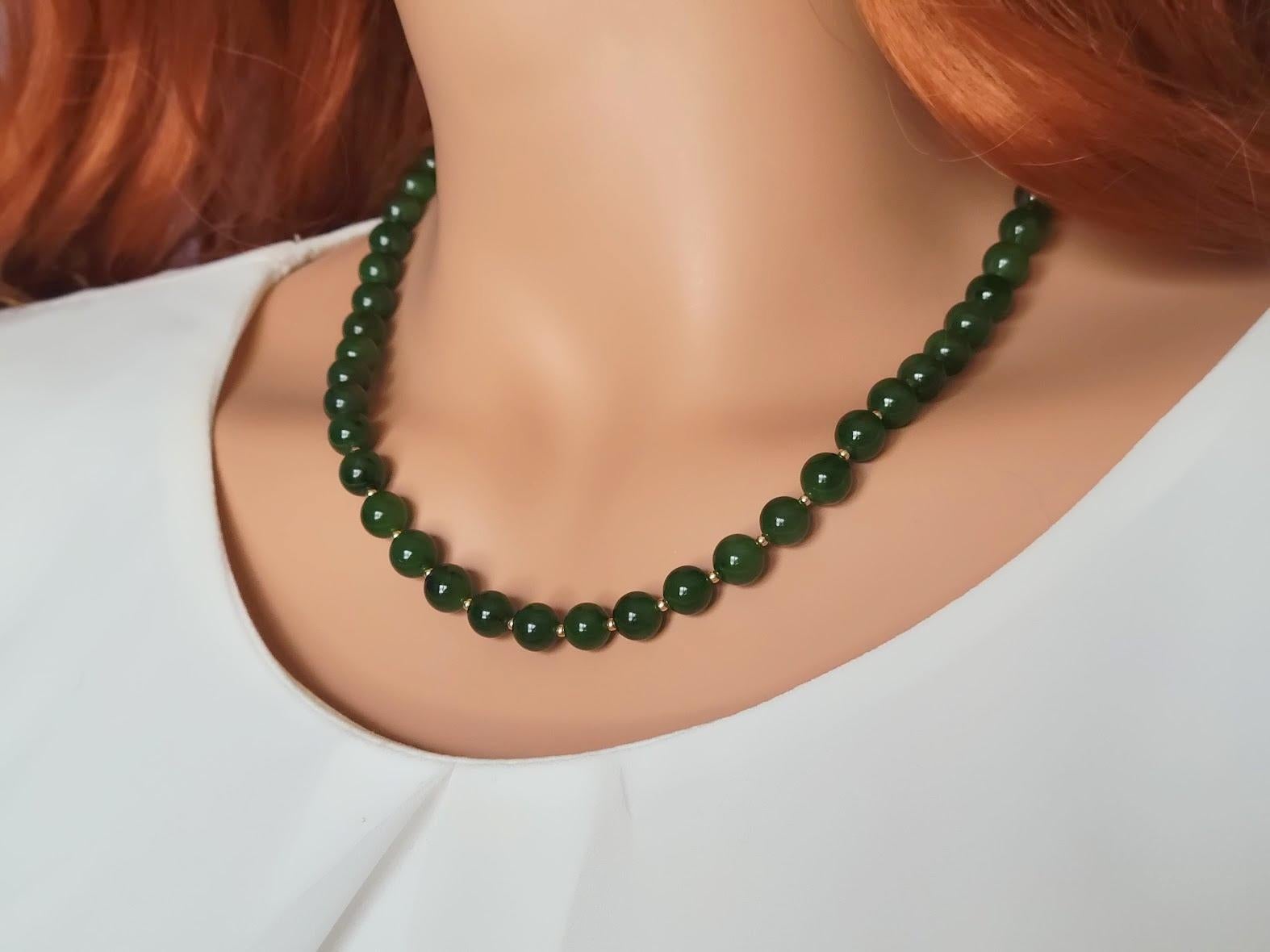 Art Deco Nephrite Jade Necklace with Jade Clasp For Sale