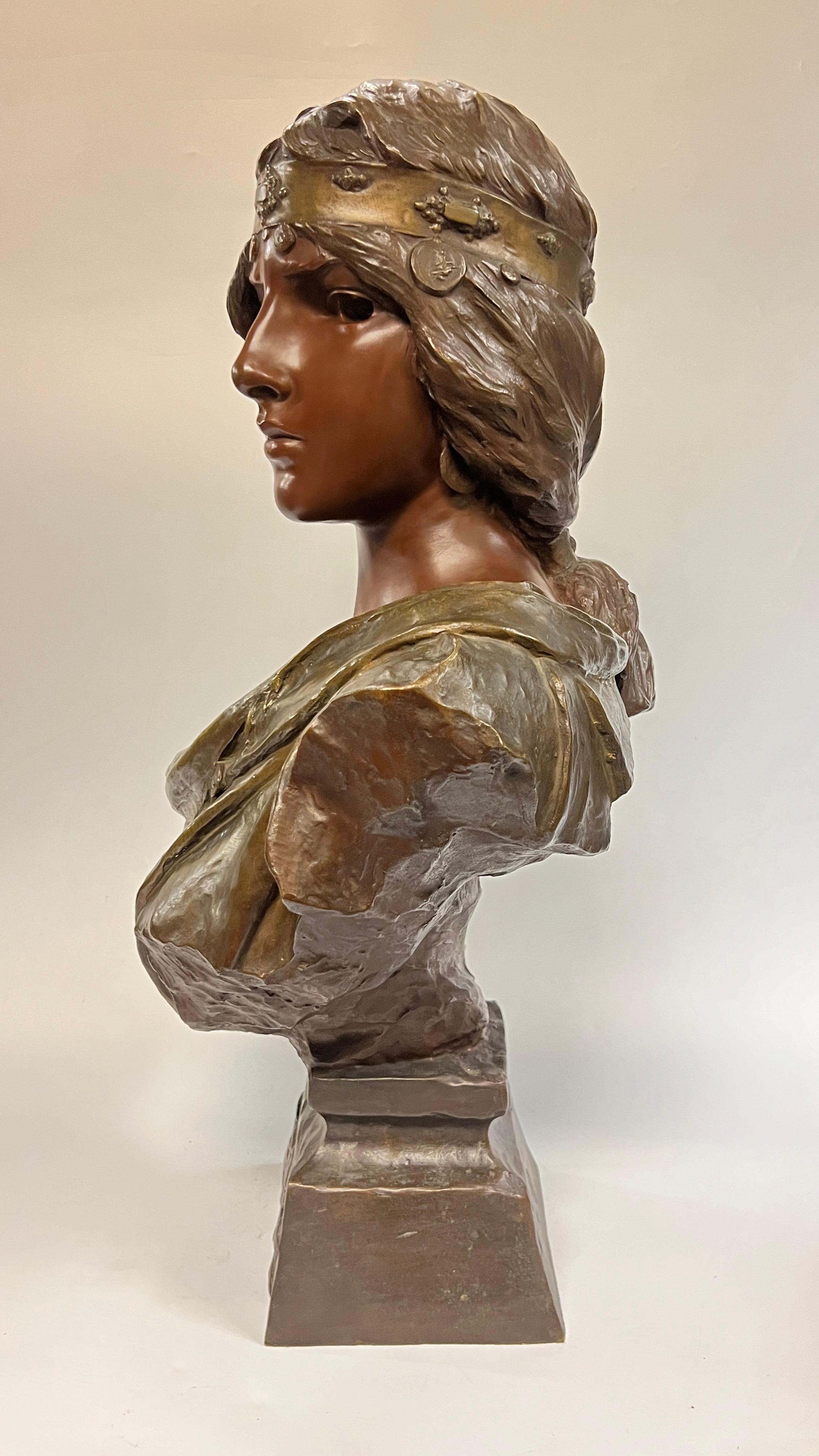 Buste féminin de Sibylle sculpté d'après Emmanuel Villanis Bon état - En vente à New York, NY