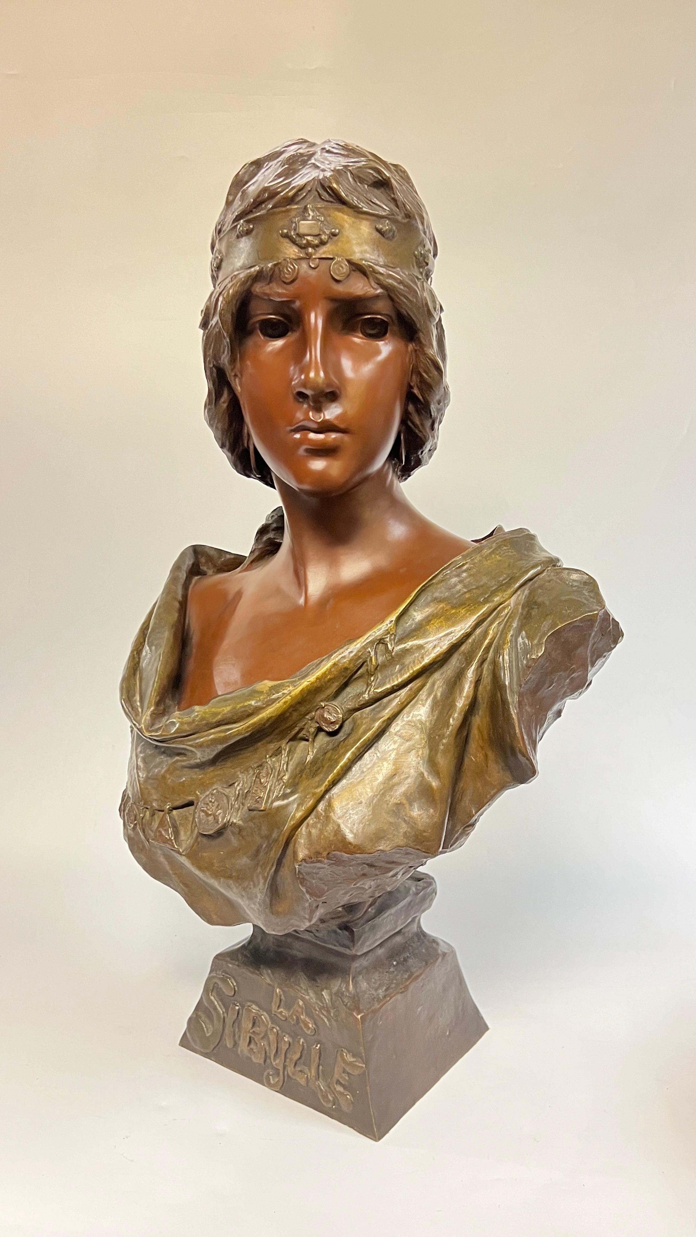 Bronze Buste féminin de Sibylle sculpté d'après Emmanuel Villanis en vente