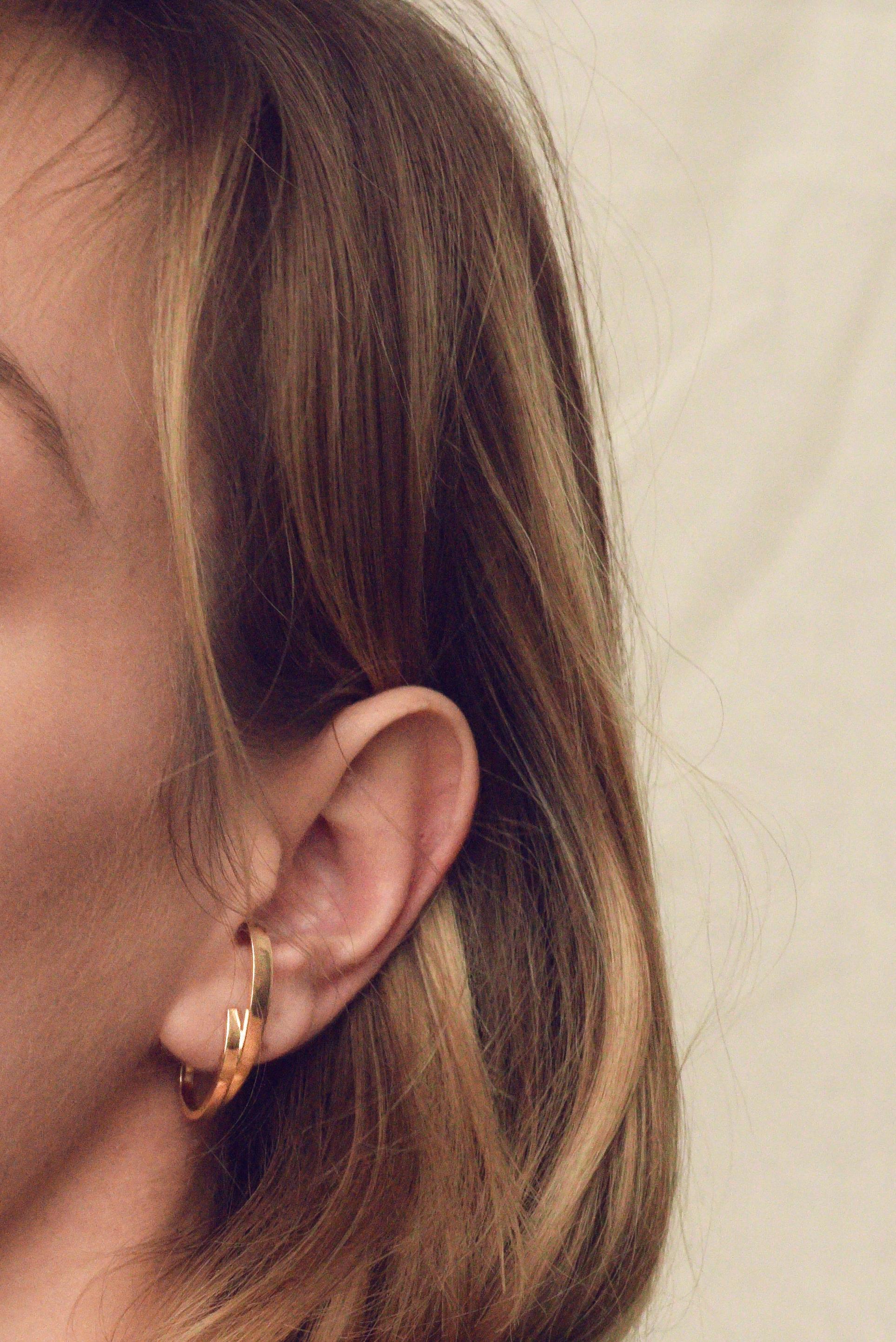 Contemporary Sibylle von Munster Volute Single Earring in Yellow Gold 18 Karat For Sale
