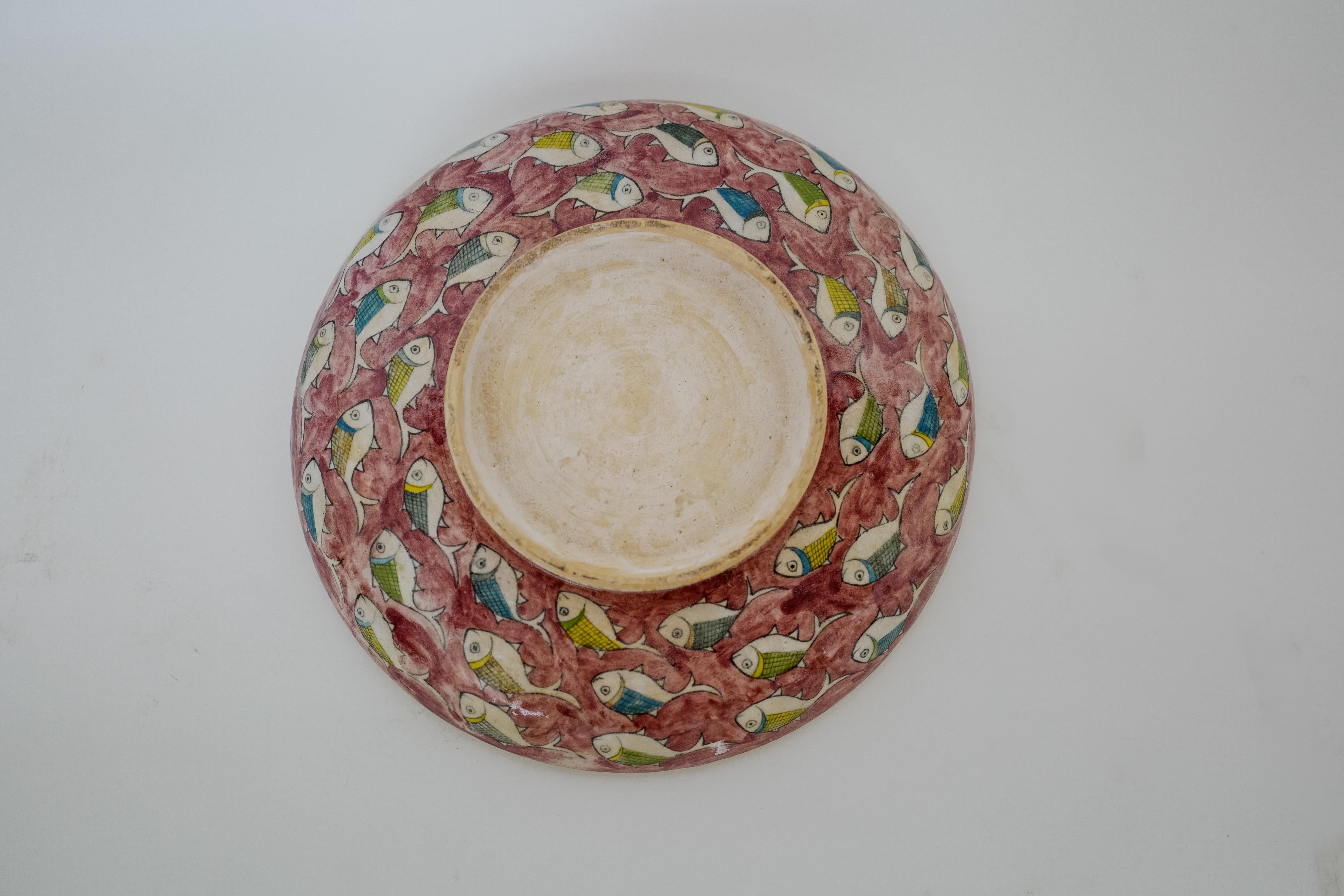 Italiano Piatto da portata in ceramica crepla siciliana - Fish Design rosa dipinto a mano in vendita