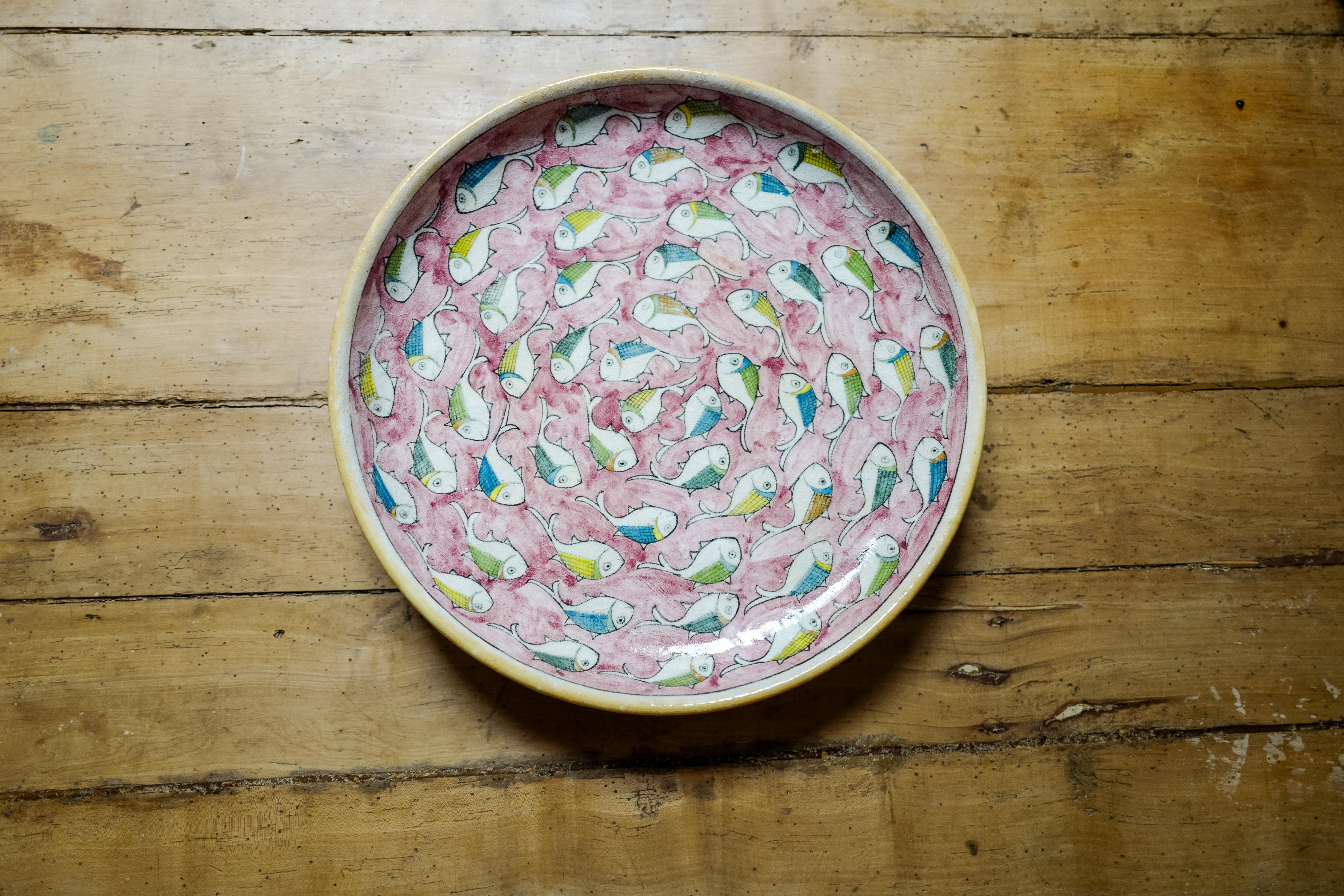 Ceramica Piatto da portata in ceramica crepla siciliana - Fish Design rosa dipinto a mano in vendita